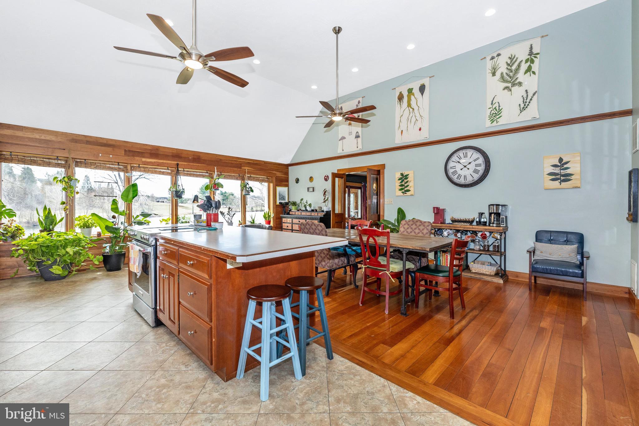 HOWARD SPEAKS - Residential