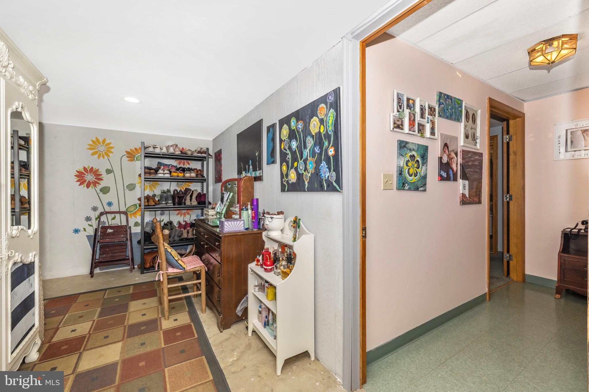 HOWARD SPEAKS - Residential