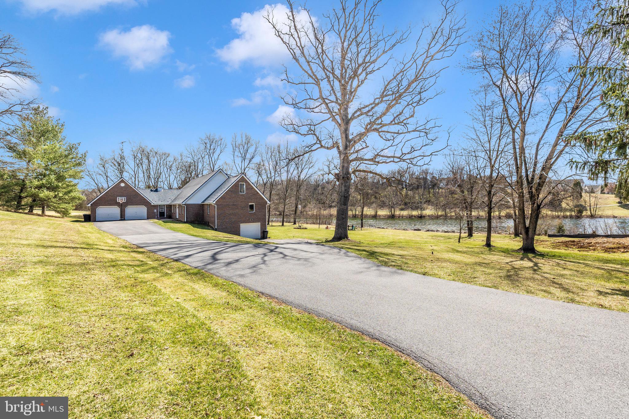 HOWARD SPEAKS - Residential