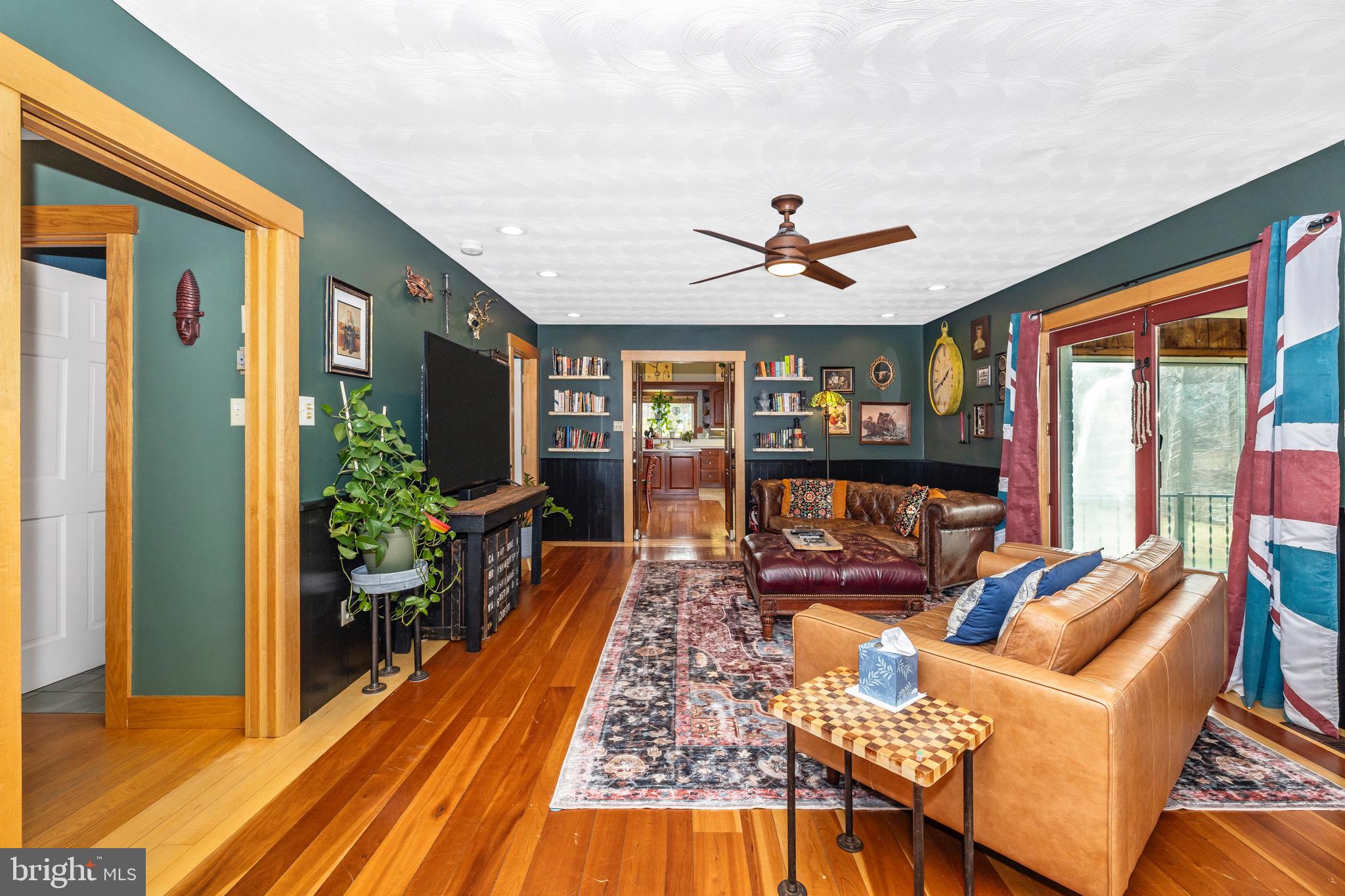 HOWARD SPEAKS - Residential