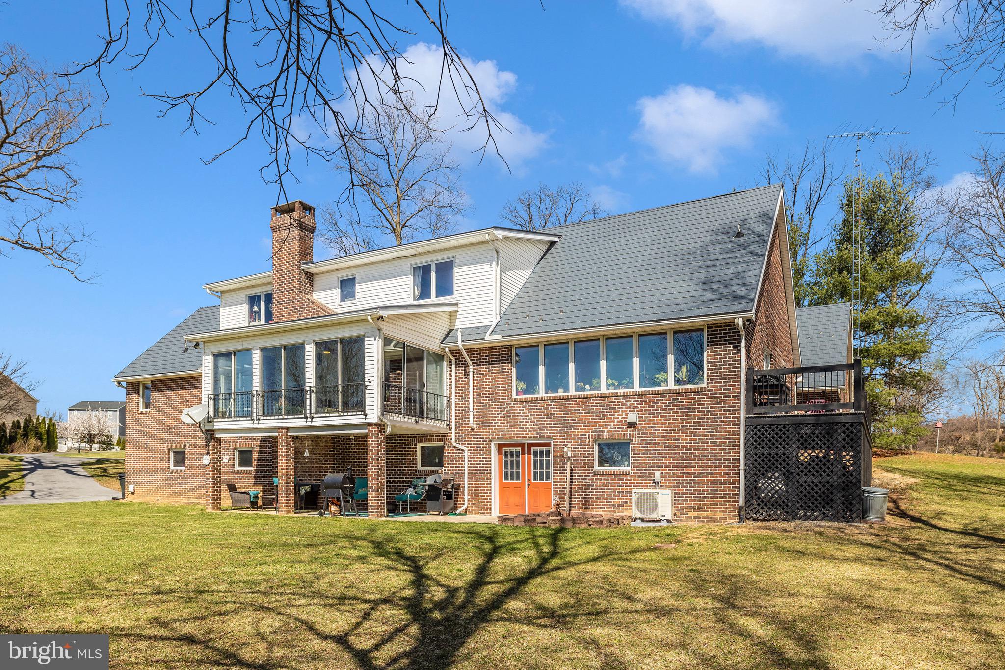 HOWARD SPEAKS - Residential