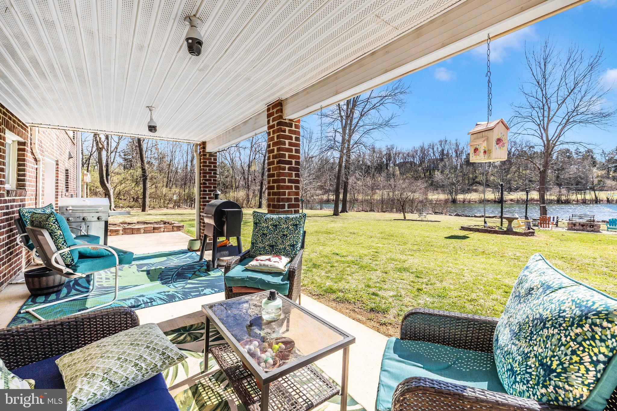 HOWARD SPEAKS - Residential