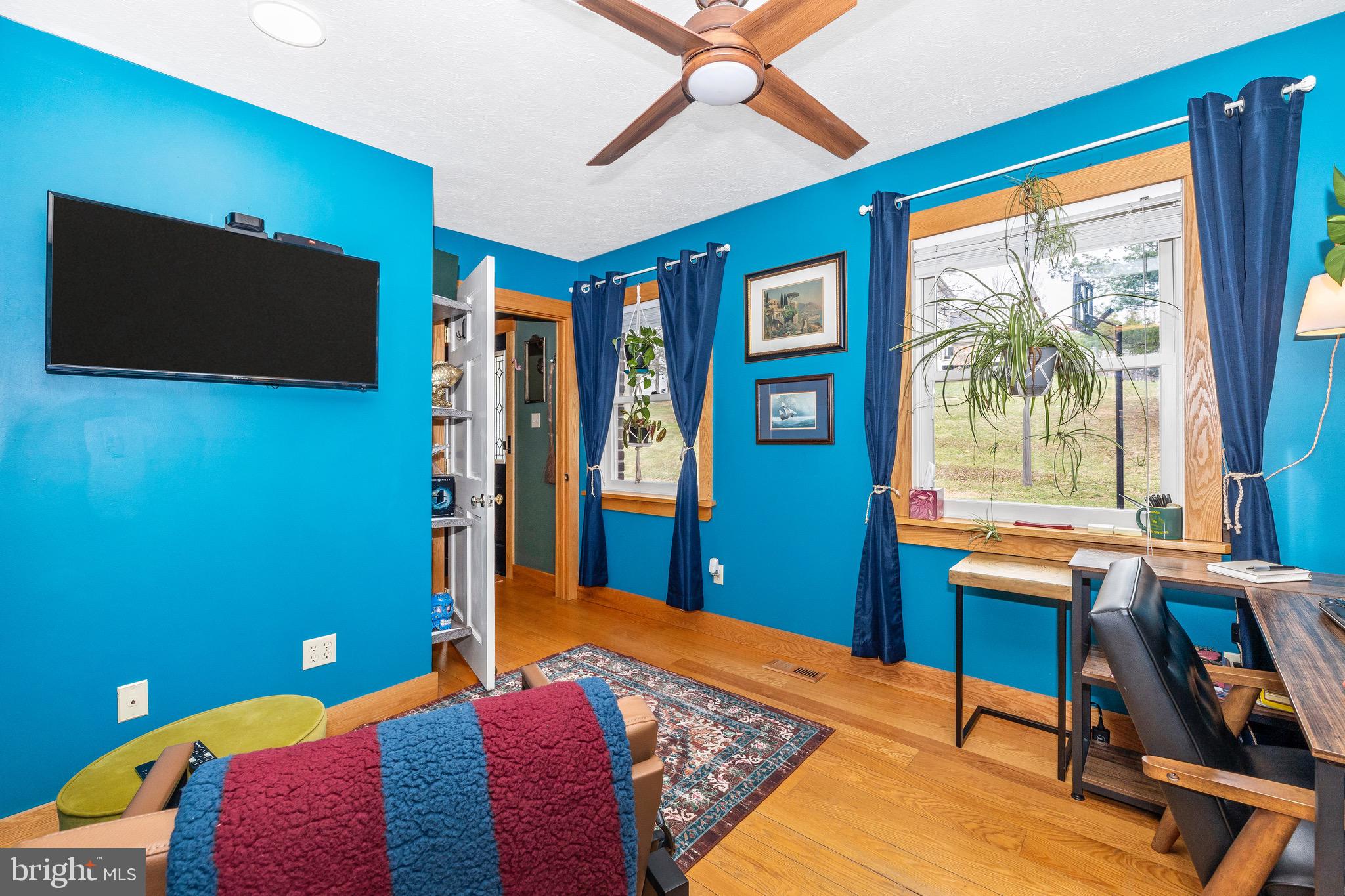 HOWARD SPEAKS - Residential