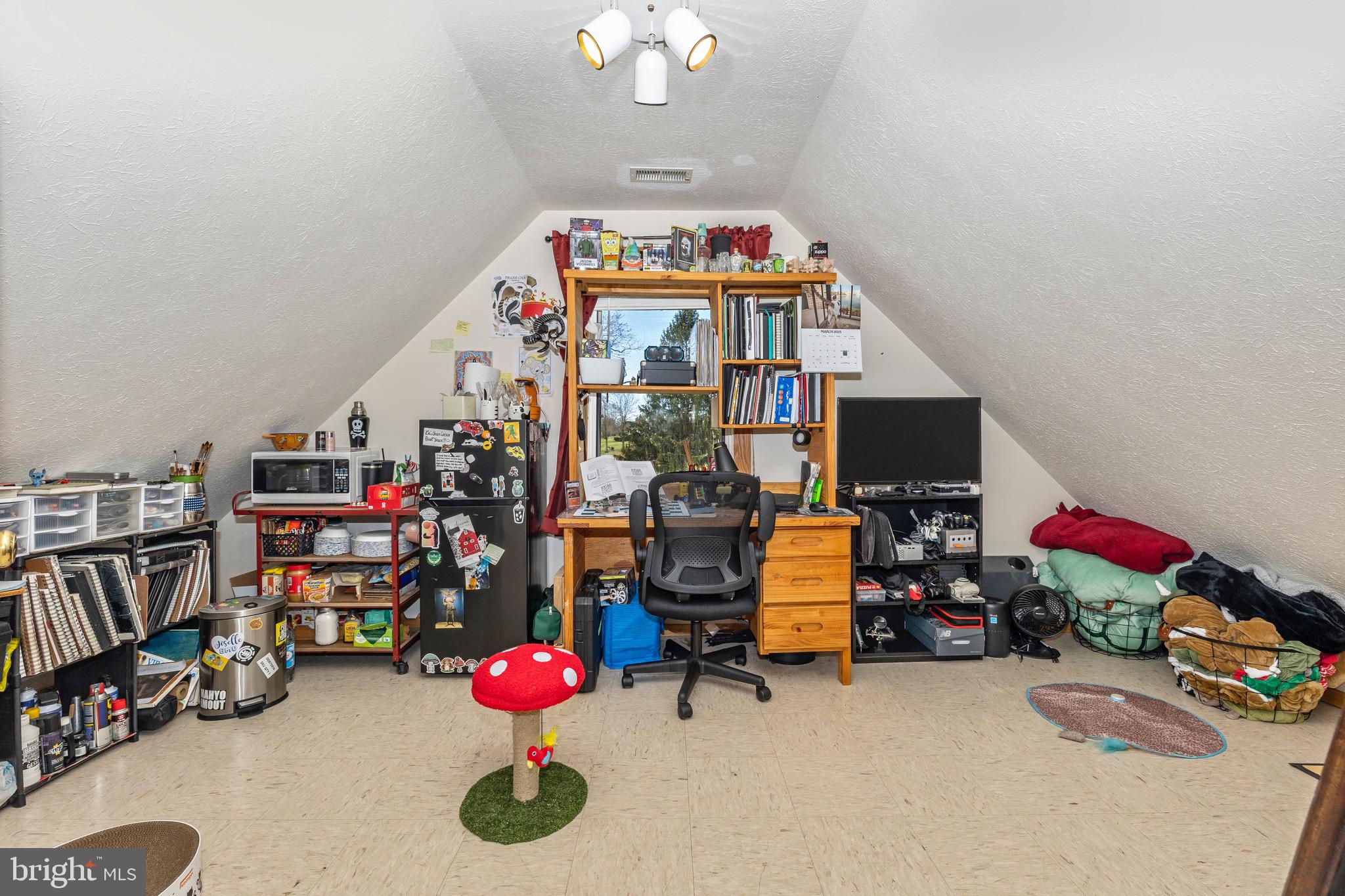 HOWARD SPEAKS - Residential