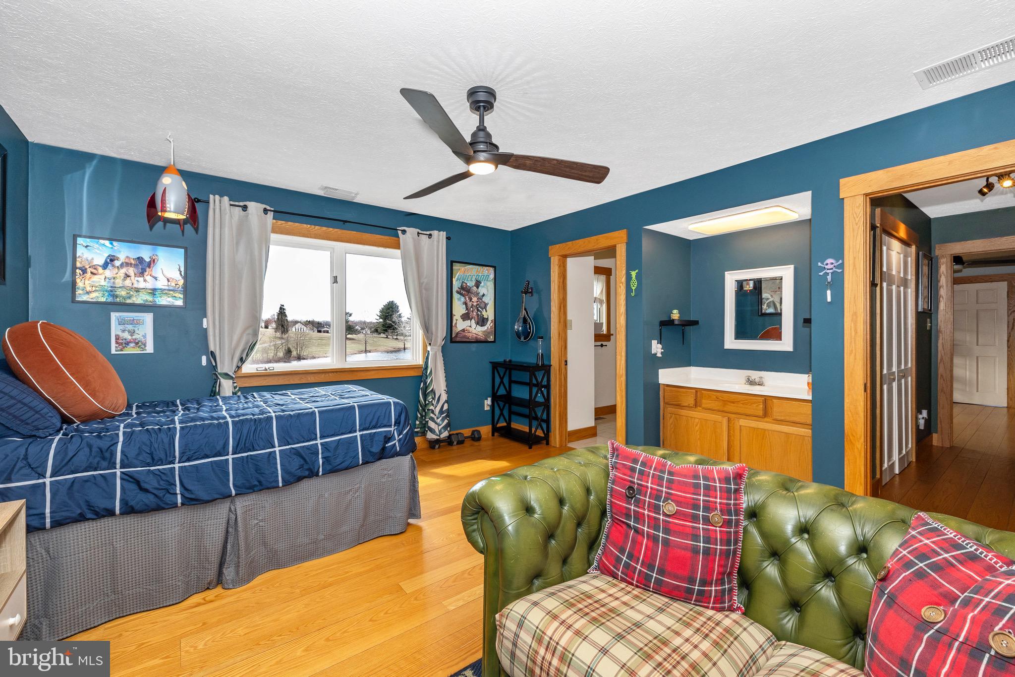 HOWARD SPEAKS - Residential