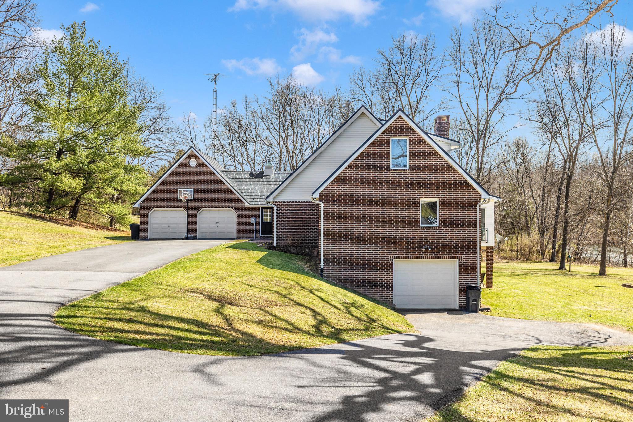 HOWARD SPEAKS - Residential