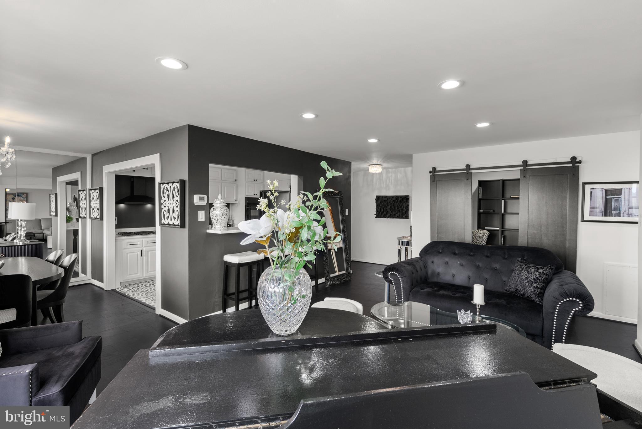 10201 GROSVENOR PLACE 1602