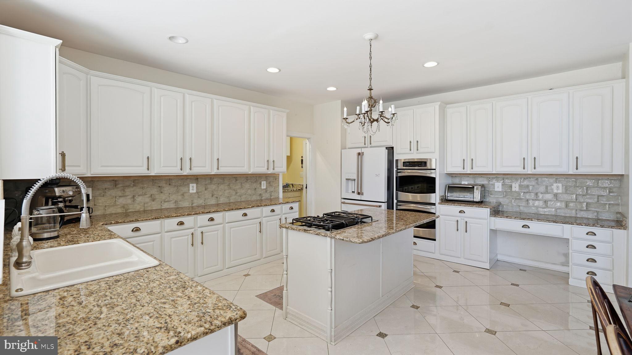 SEVEN LAKES - Residential