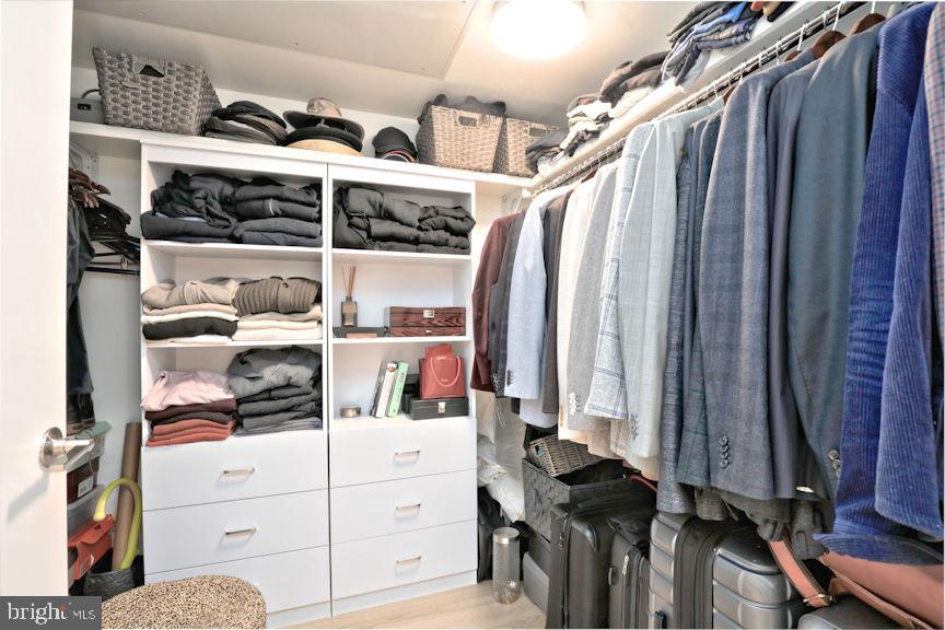 THE BORO TYSONS - Residential