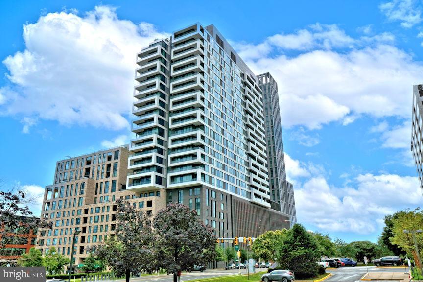 THE BORO TYSONS - Residential
