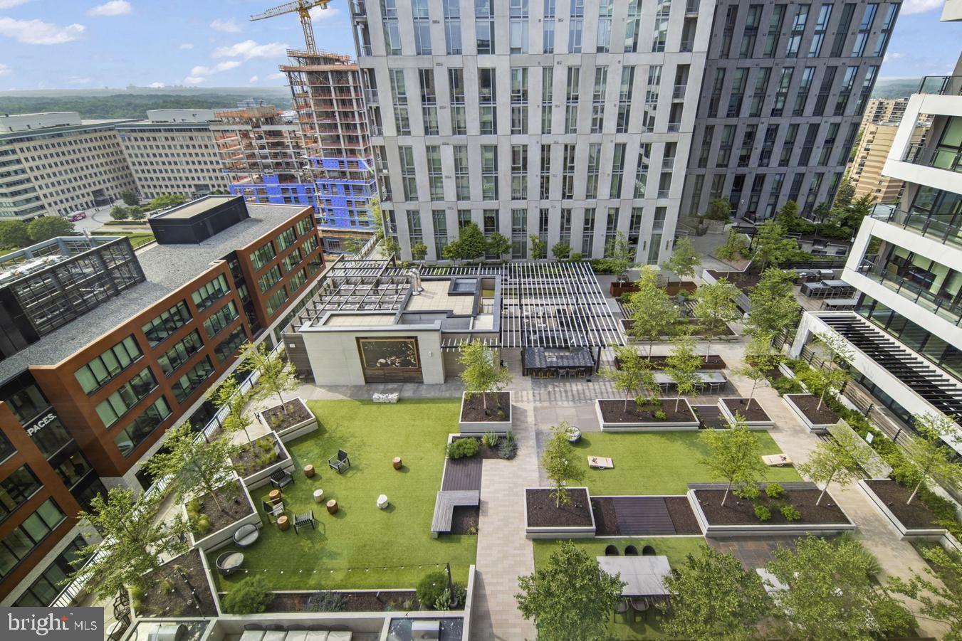 THE BORO TYSONS - Residential