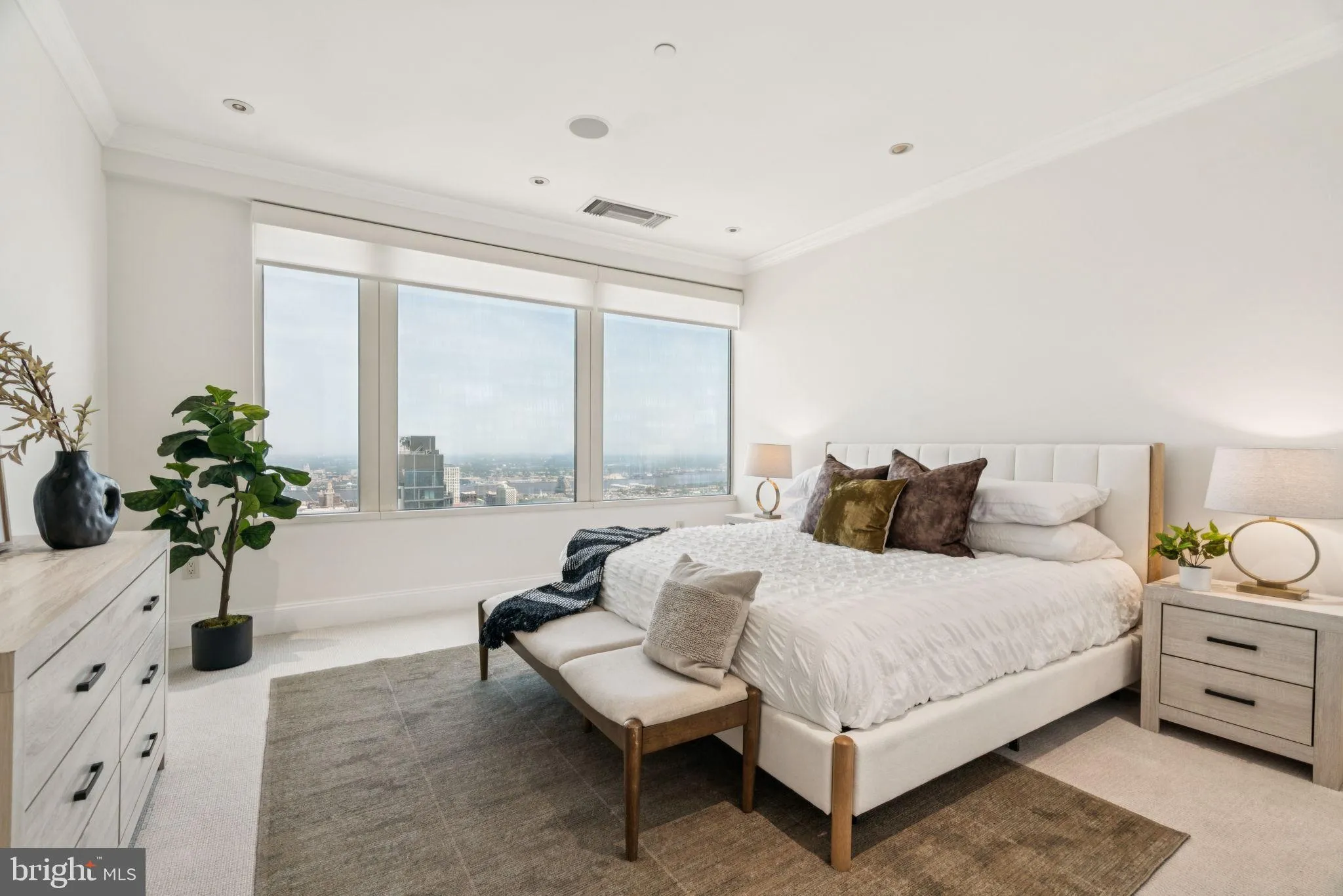 Philadelphia, Pennsylvania 19102, United States, 2 Bedrooms Bedrooms, ,2 BathroomsBathrooms,Residential,Active,155140