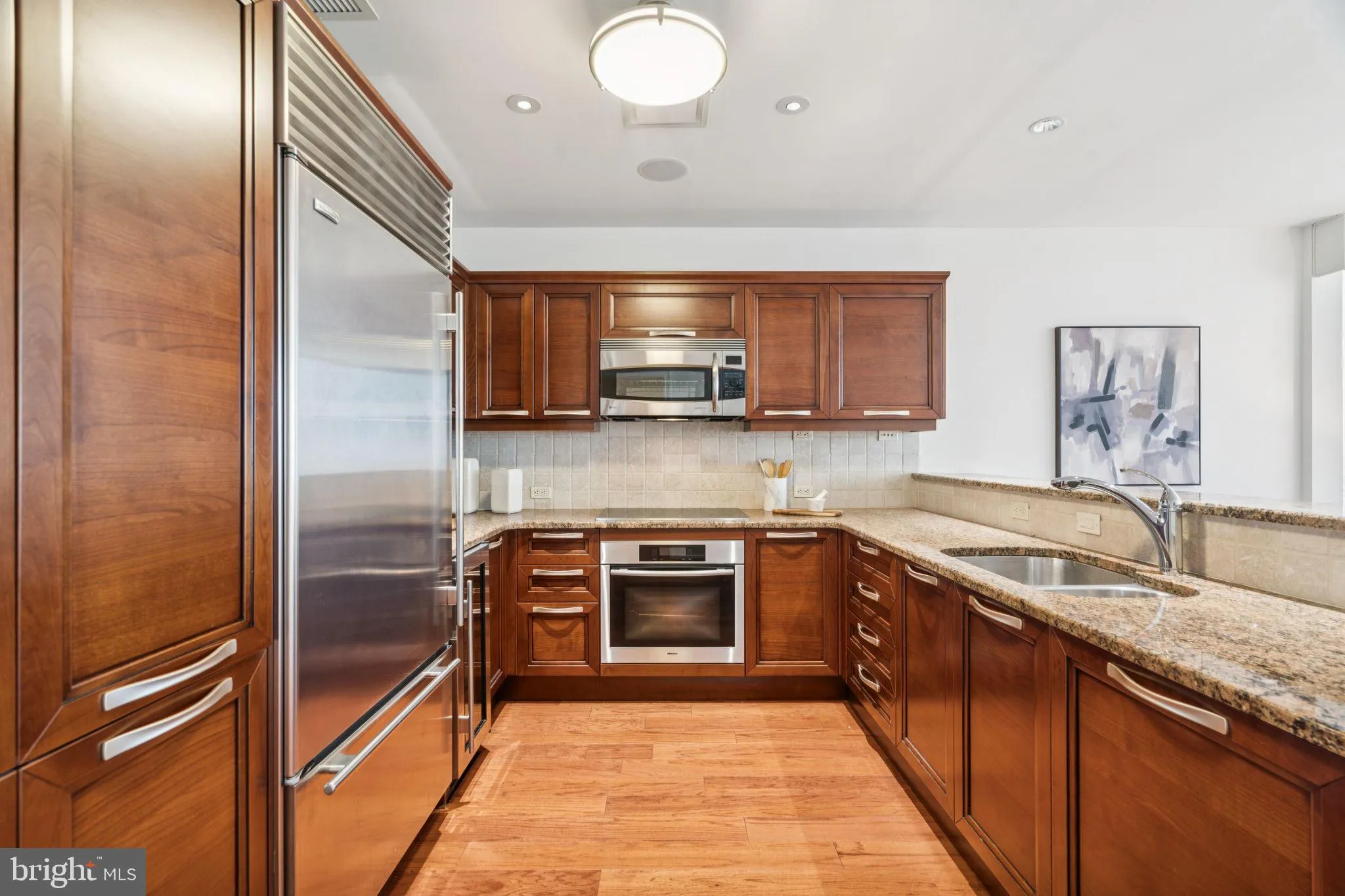 Philadelphia, Pennsylvania 19102, United States, 2 Bedrooms Bedrooms, ,2 BathroomsBathrooms,Residential,Active,155140