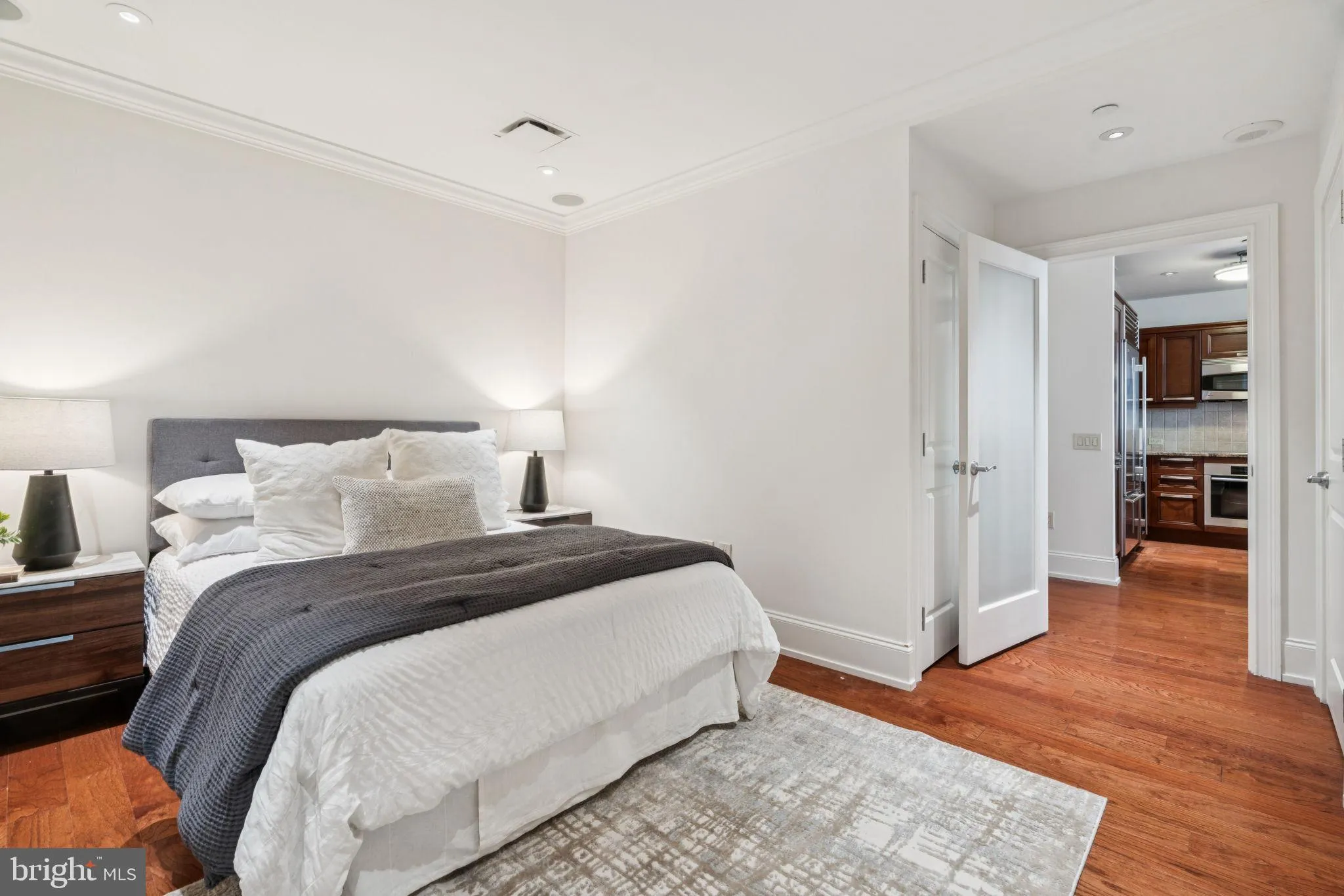 Philadelphia, Pennsylvania 19102, United States, 2 Bedrooms Bedrooms, ,2 BathroomsBathrooms,Residential,Active,155140