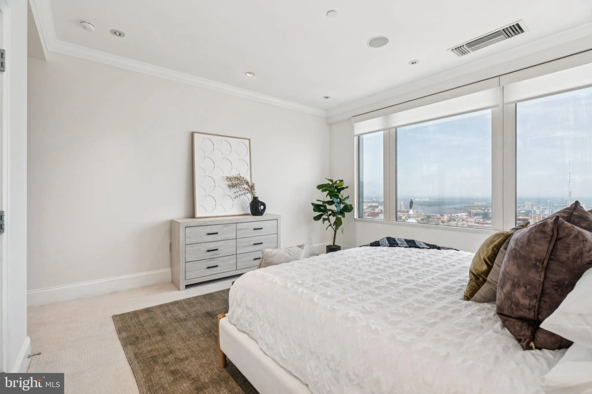 Philadelphia, Pennsylvania 19102, United States, 2 Bedrooms Bedrooms, ,2 BathroomsBathrooms,Residential,Active,155140