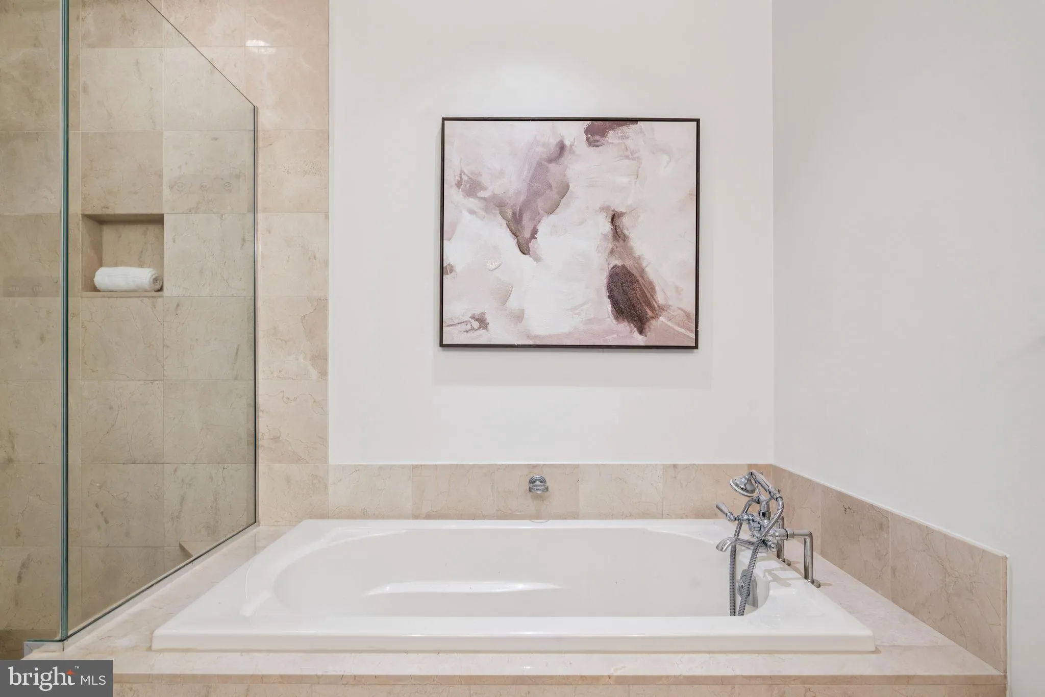 Philadelphia, Pennsylvania 19102, United States, 2 Bedrooms Bedrooms, ,2 BathroomsBathrooms,Residential,Active,155140