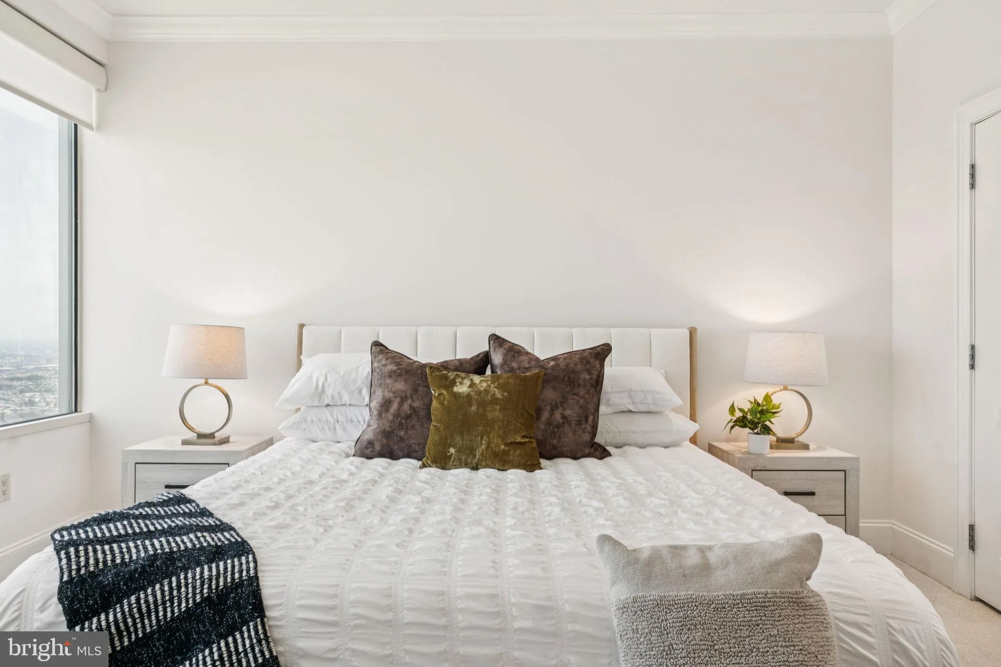 Philadelphia, Pennsylvania 19102, United States, 2 Bedrooms Bedrooms, ,2 BathroomsBathrooms,Residential,Active,155140