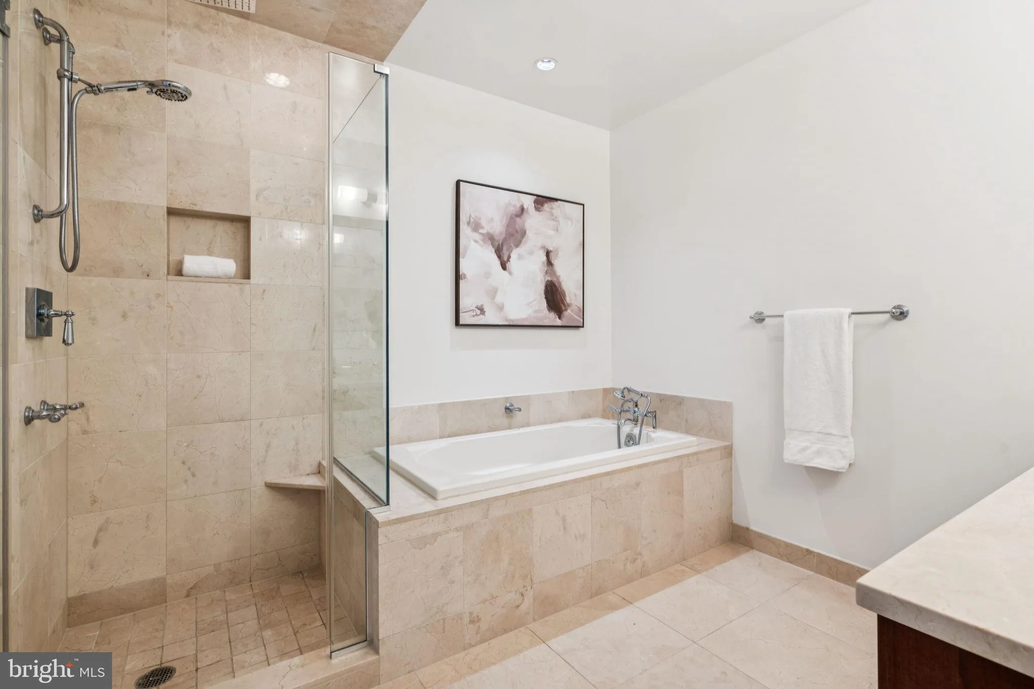 Philadelphia, Pennsylvania 19102, United States, 2 Bedrooms Bedrooms, ,2 BathroomsBathrooms,Residential,Active,155140