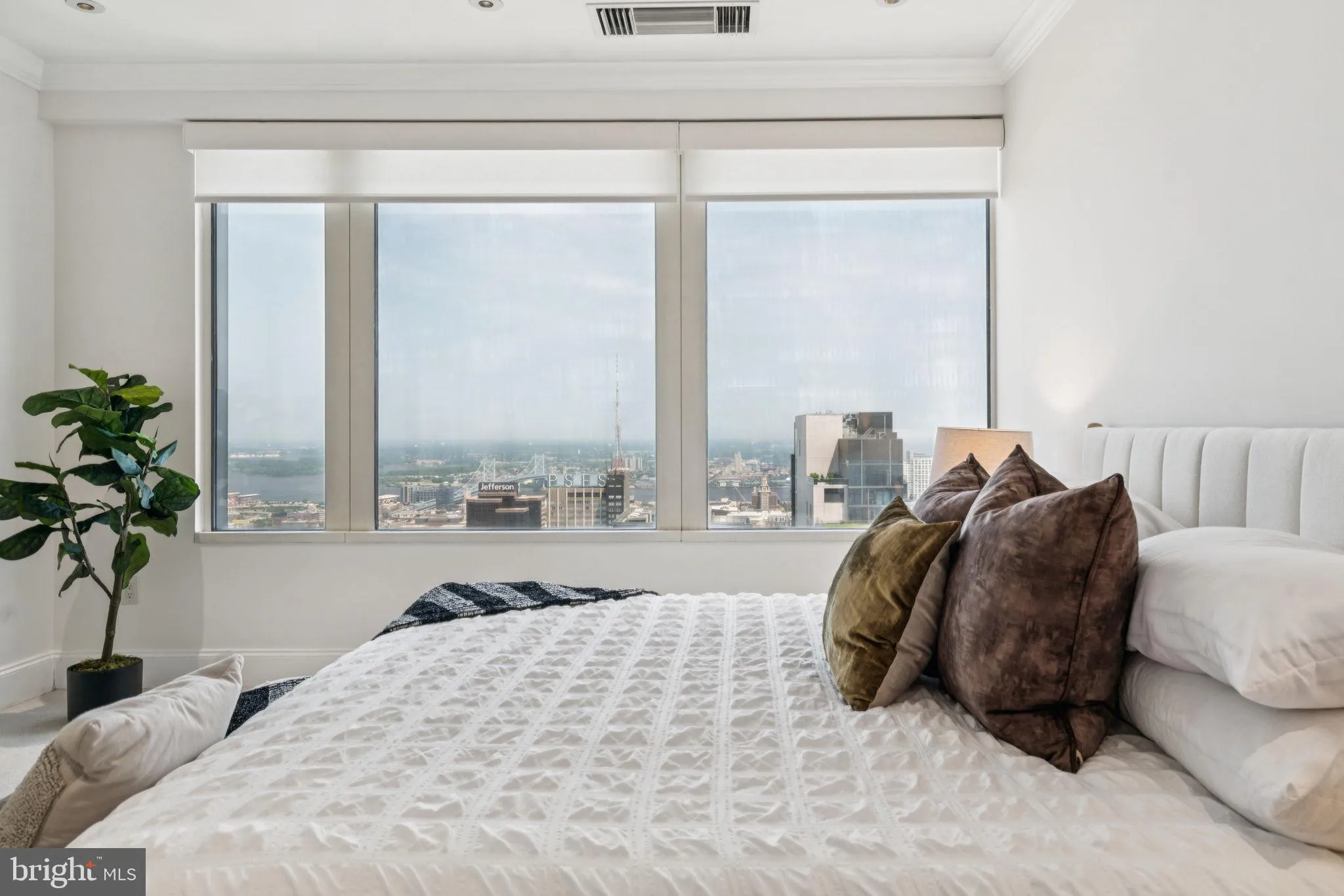 Philadelphia, Pennsylvania 19102, United States, 2 Bedrooms Bedrooms, ,2 BathroomsBathrooms,Residential,Active,155140