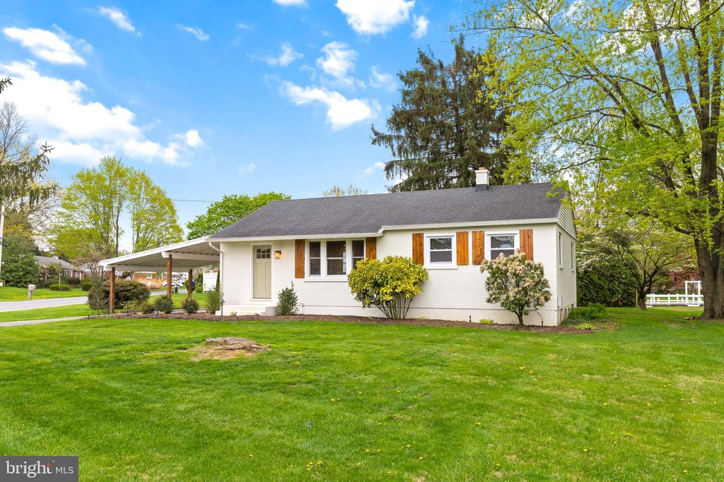 Photo of 47 Park Circle Drive, LANCASTER, PA 17603 (MLS # PALA2065350)