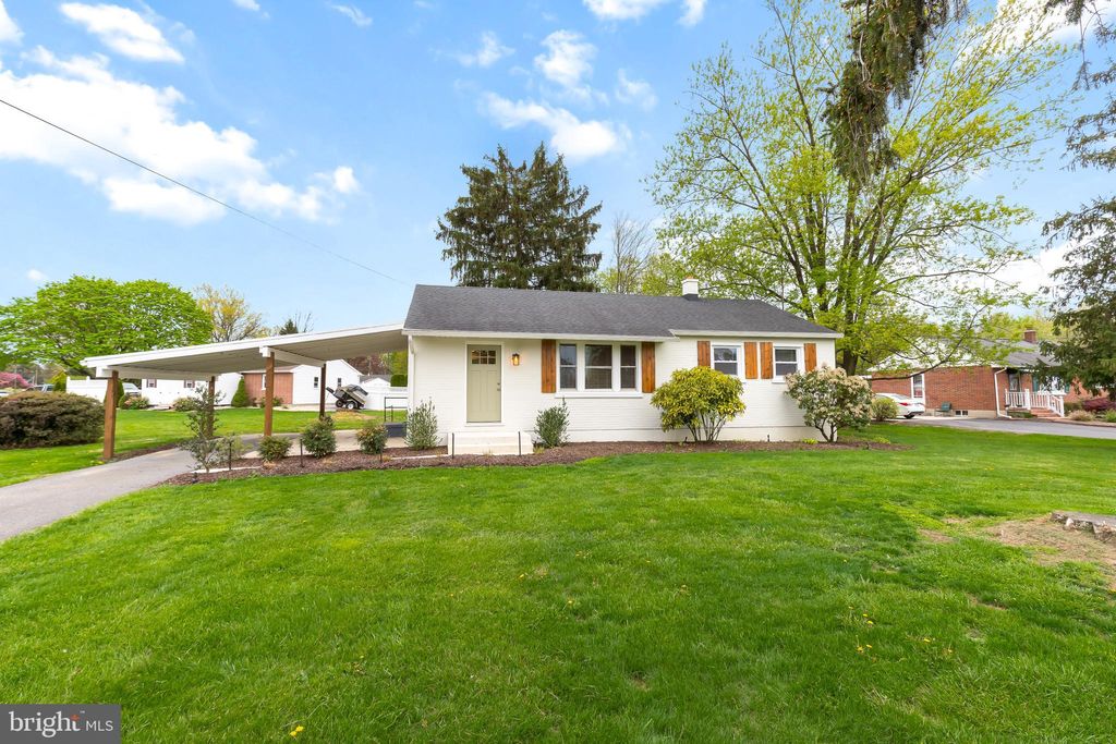 Photo of 47 Park Circle Drive, LANCASTER, PA 17603 (MLS # PALA2065350)