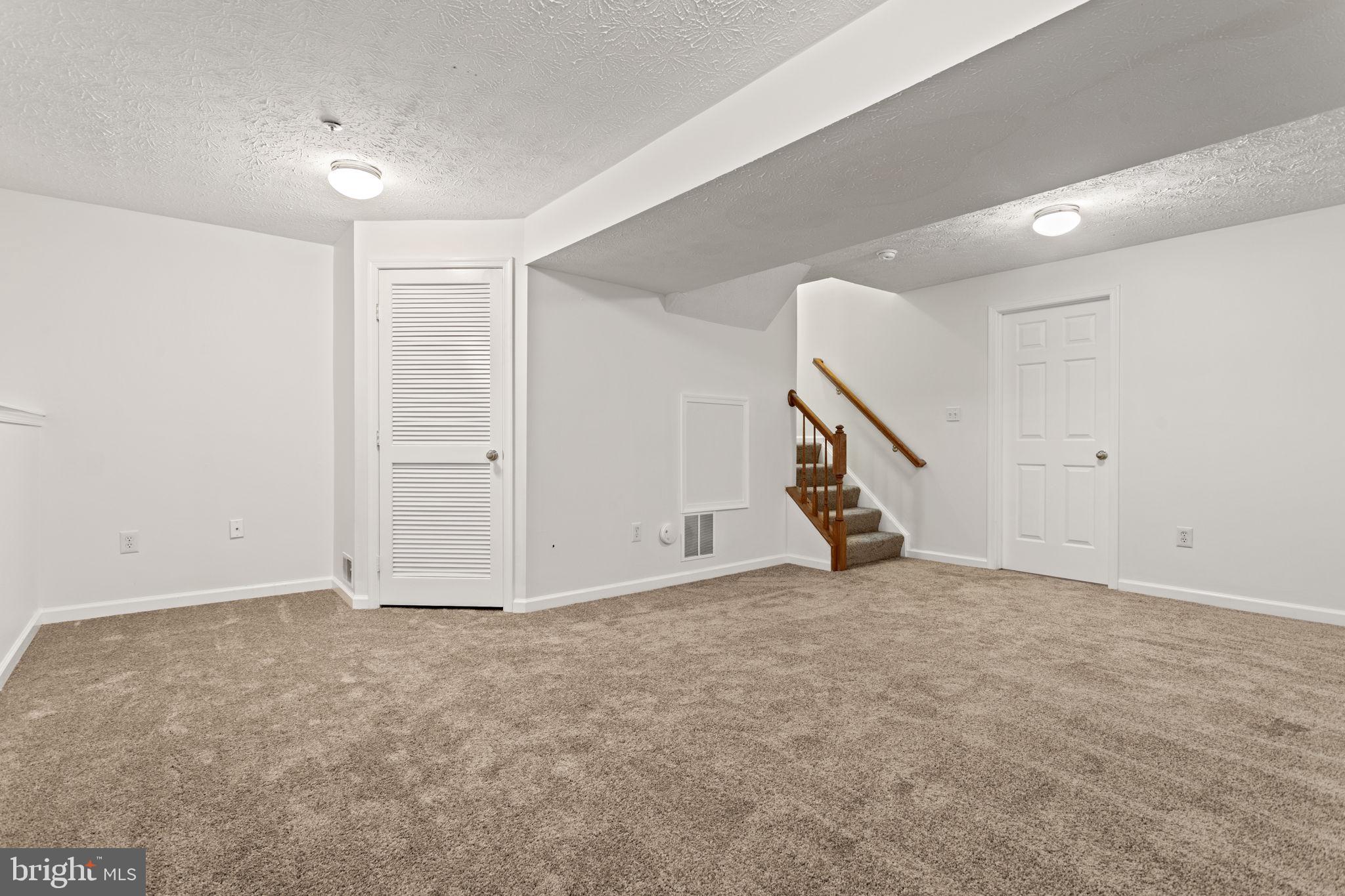 FOX CHASE - Residential