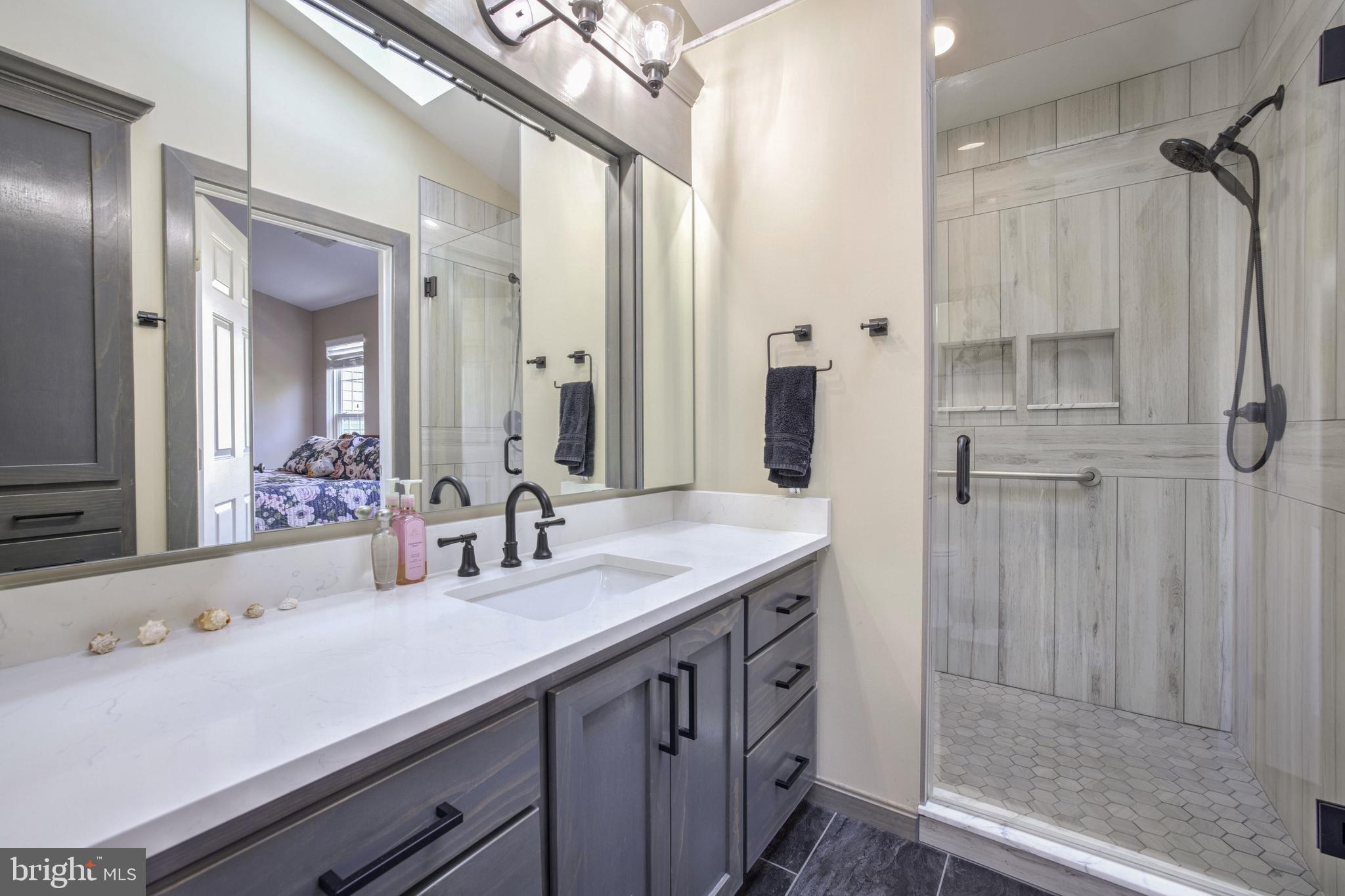 CLOVERLEAF - Residential