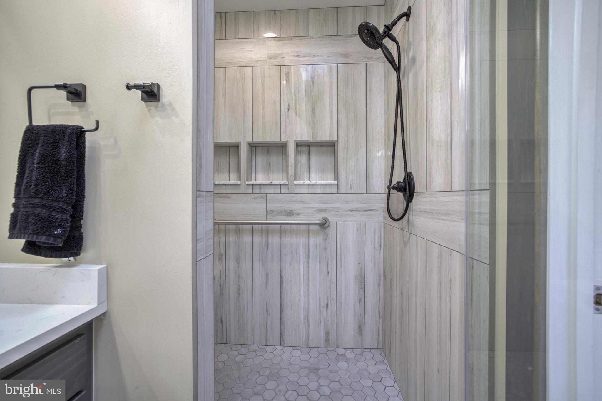 CLOVERLEAF - Residential