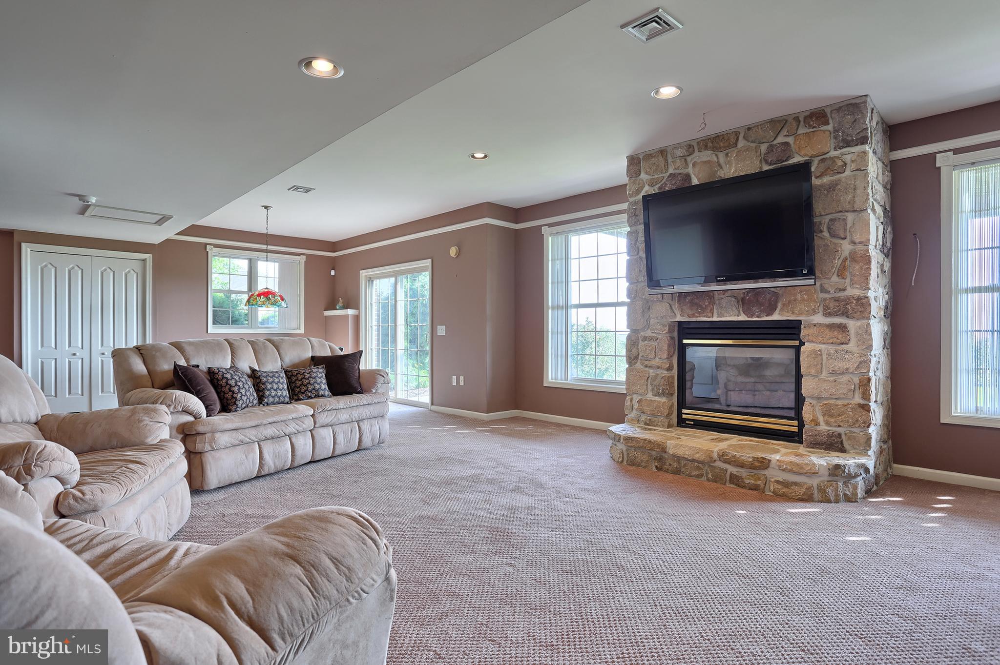 RIVER BEND - Residential