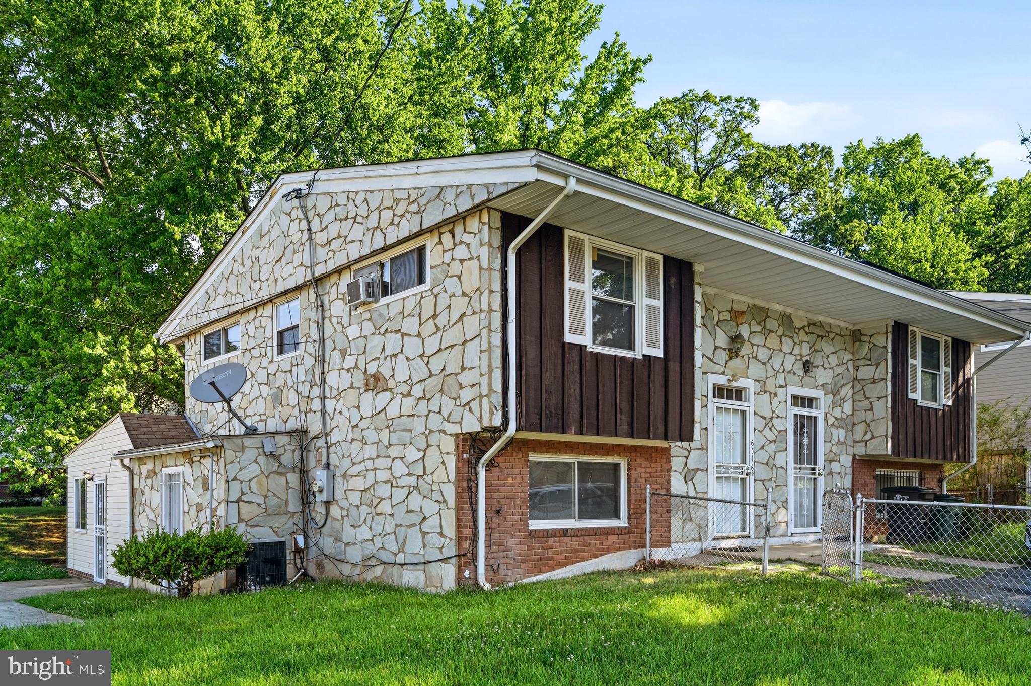 HOLLY PARK - Residential