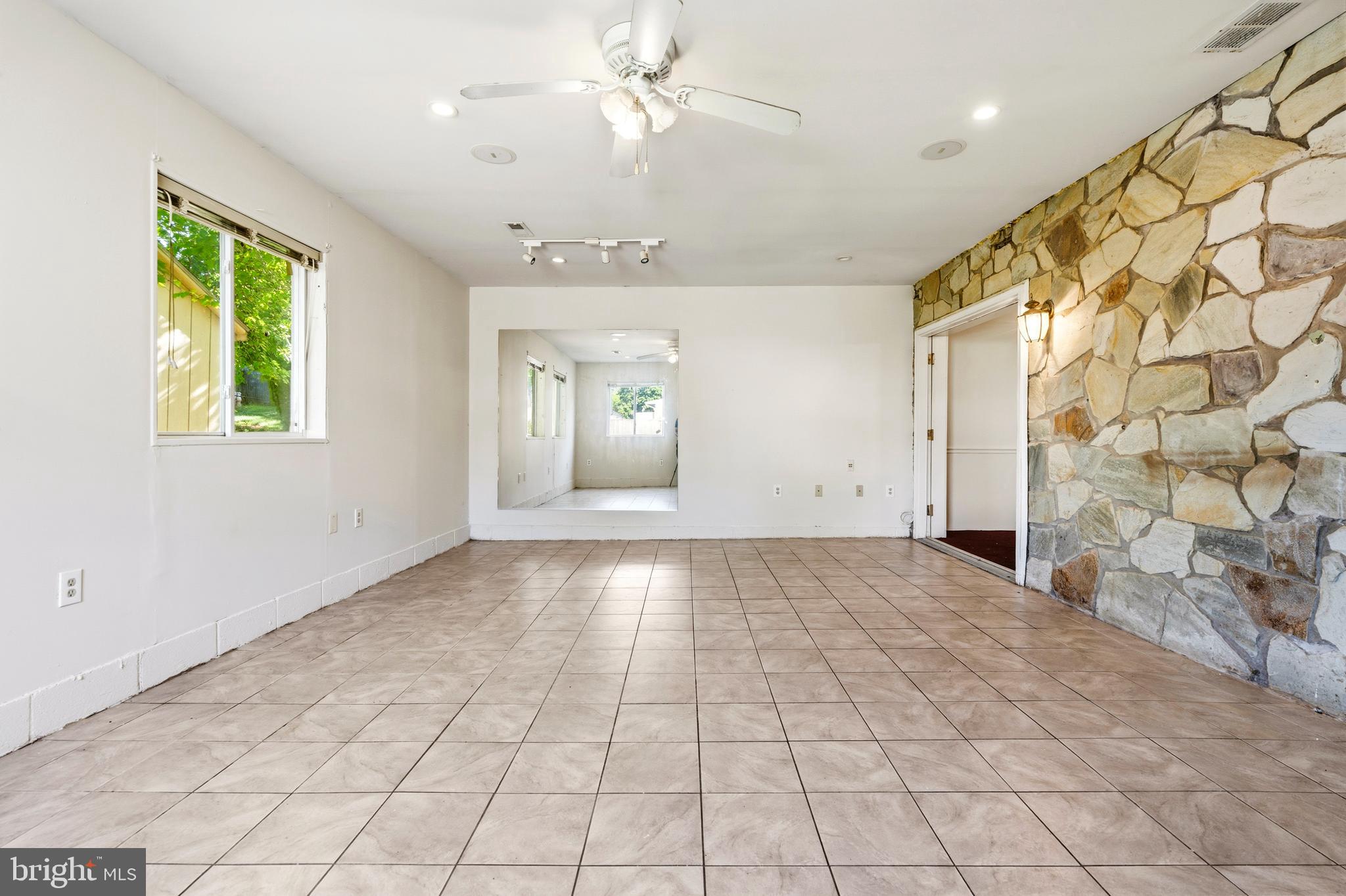HOLLY PARK - Residential