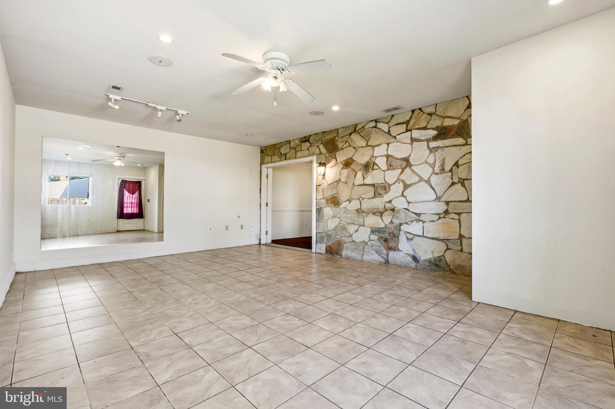 HOLLY PARK - Residential