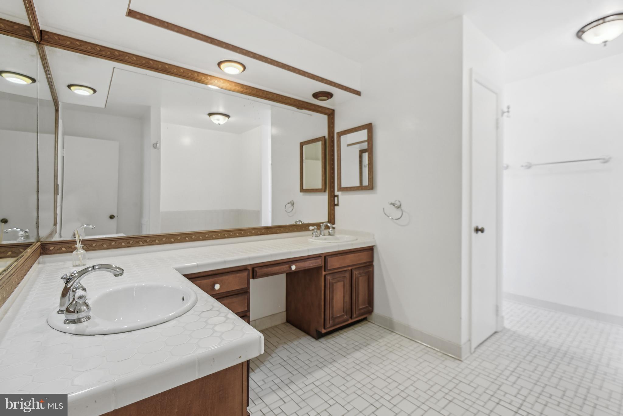 CEDARS OF MC LEAN - Residential