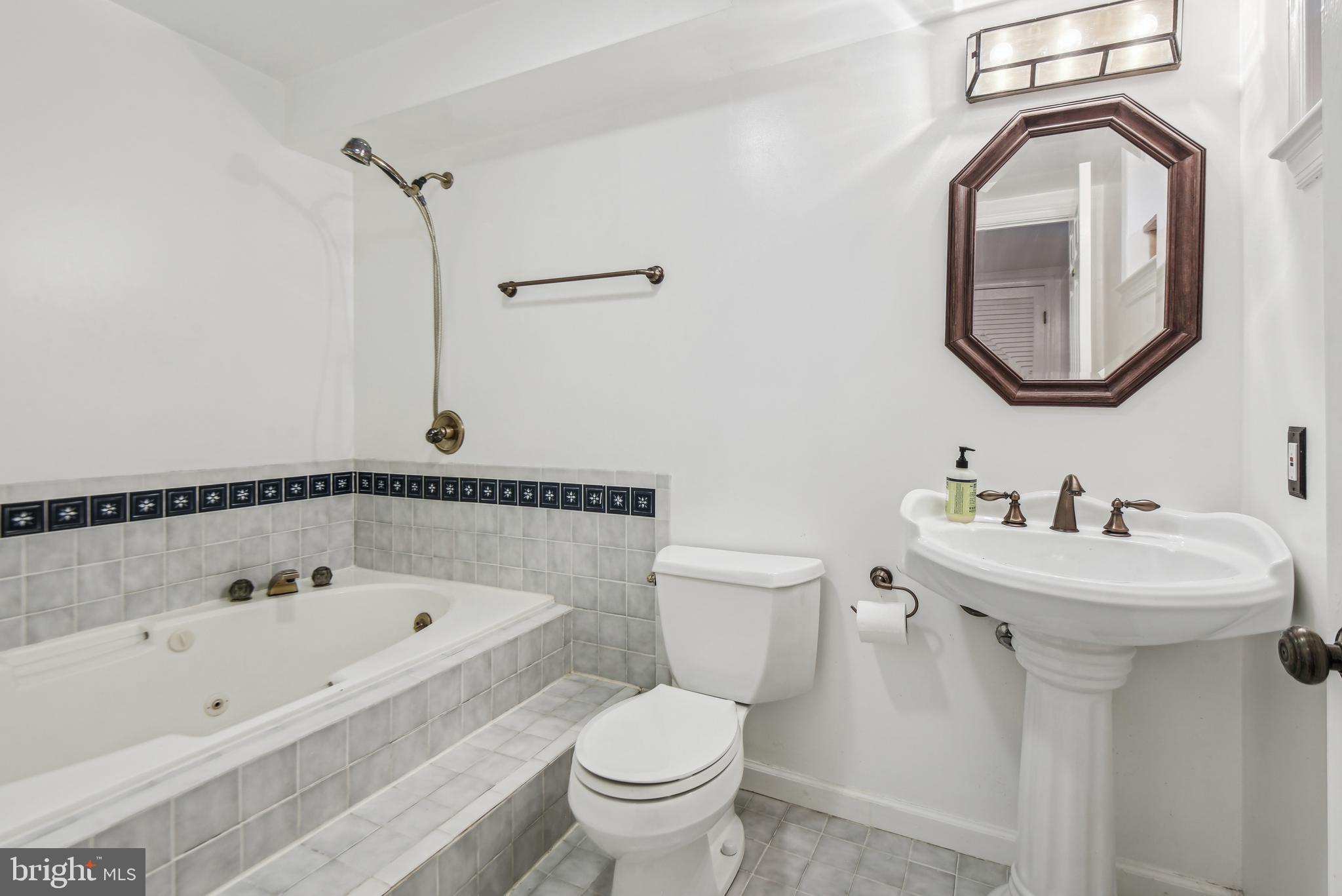 CEDARS OF MC LEAN - Residential