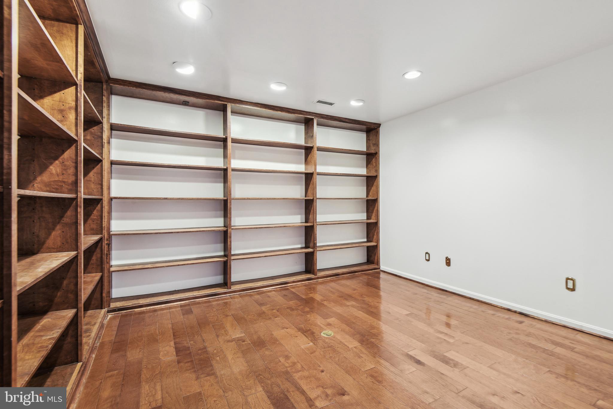 CEDARS OF MC LEAN - Residential