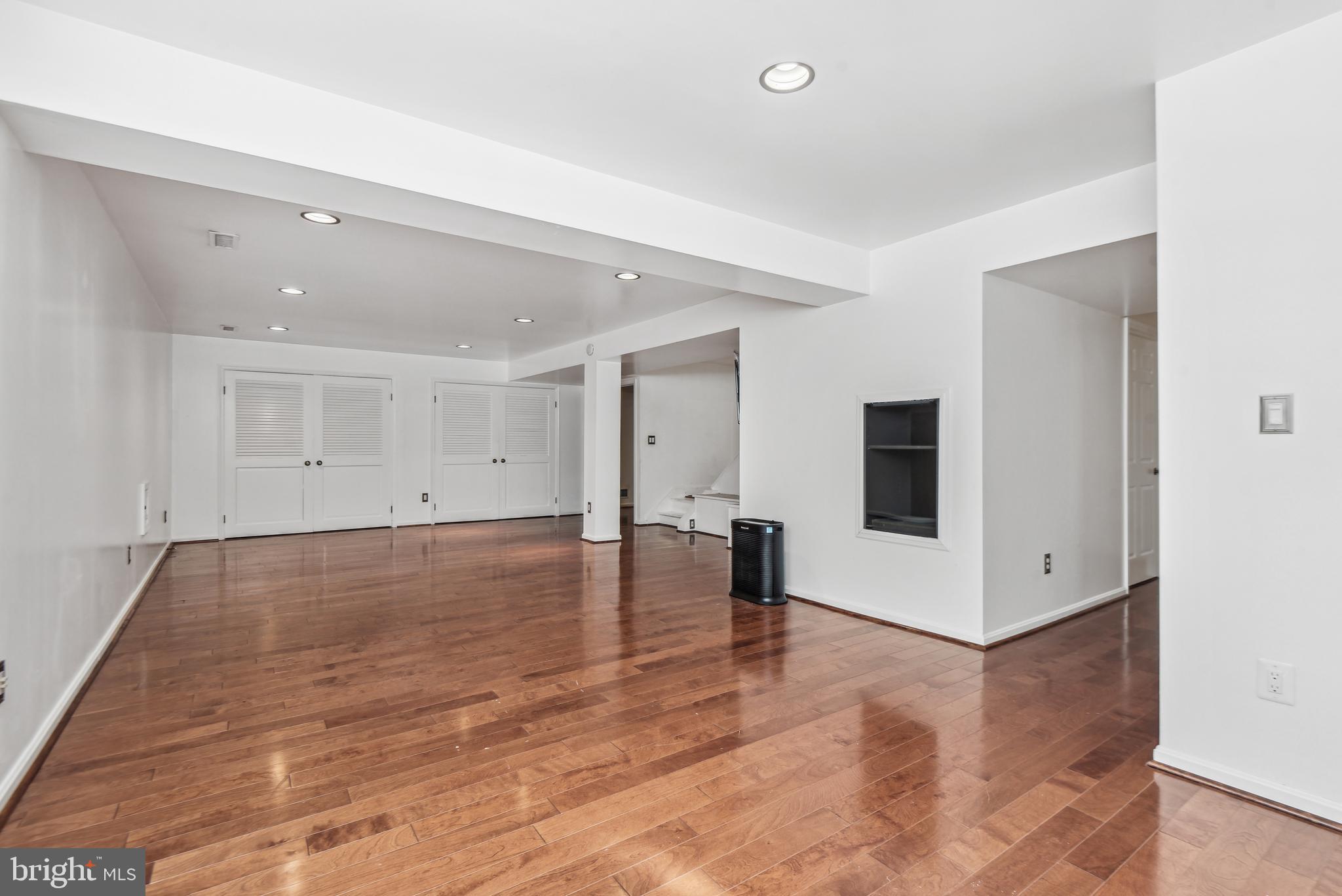 CEDARS OF MC LEAN - Residential