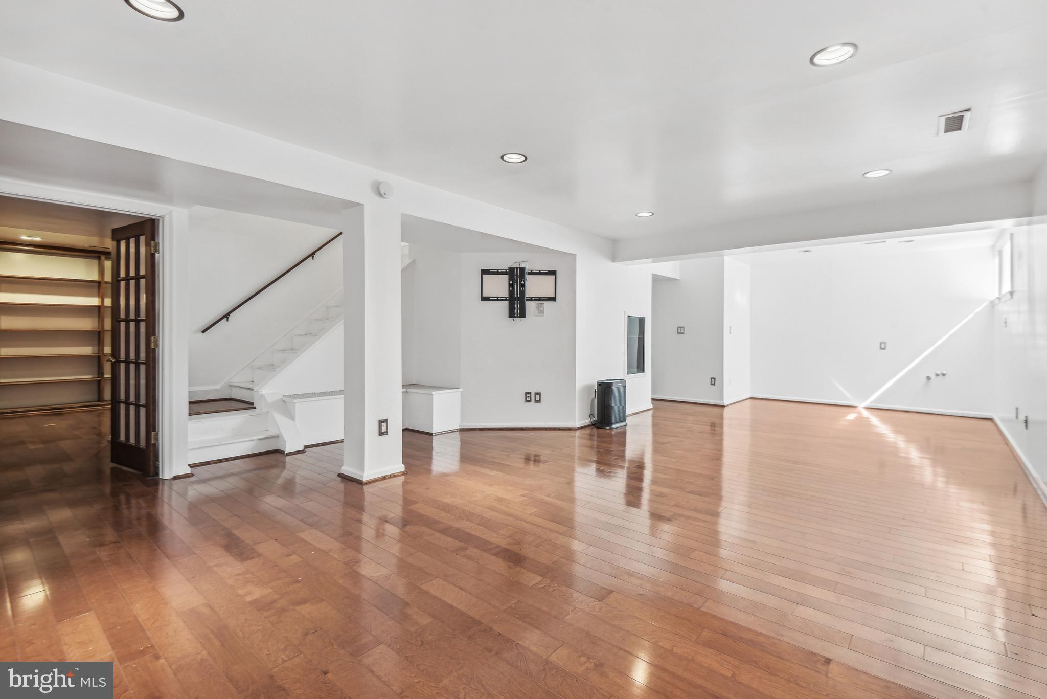 CEDARS OF MC LEAN - Residential