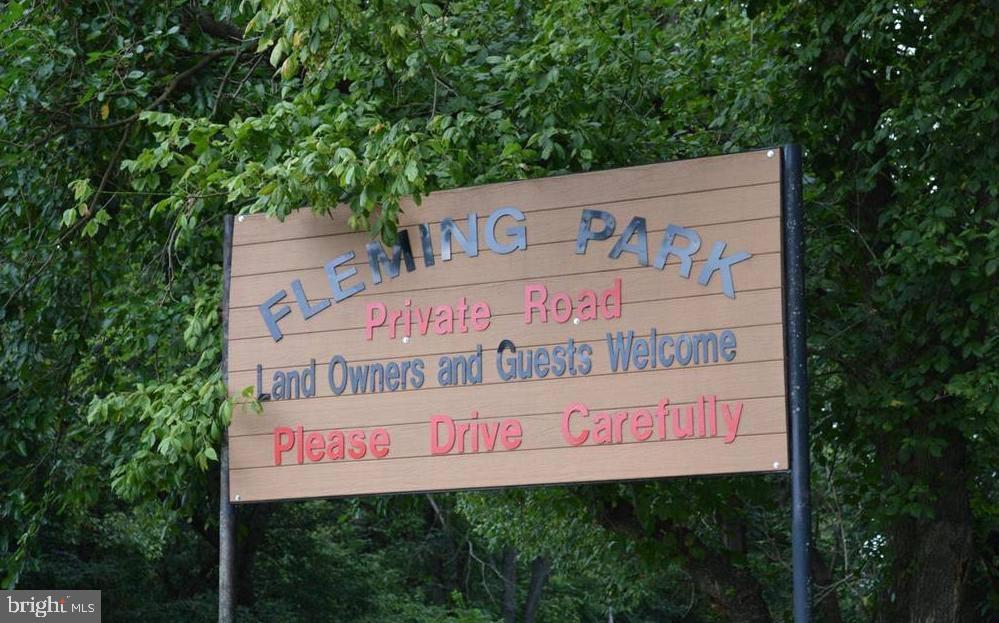 MOUNTAIN WALK - Land