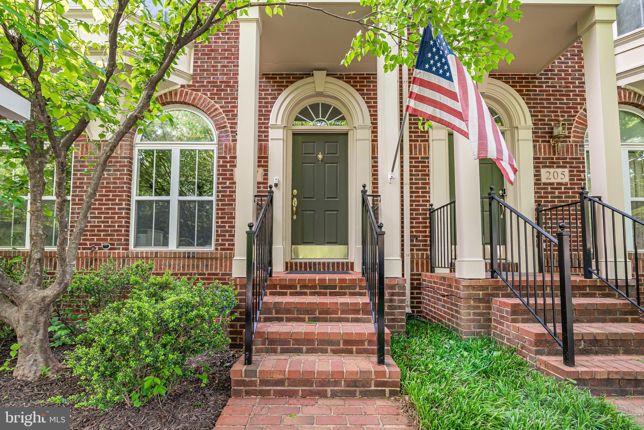 207 CREEK VALLEY LANE