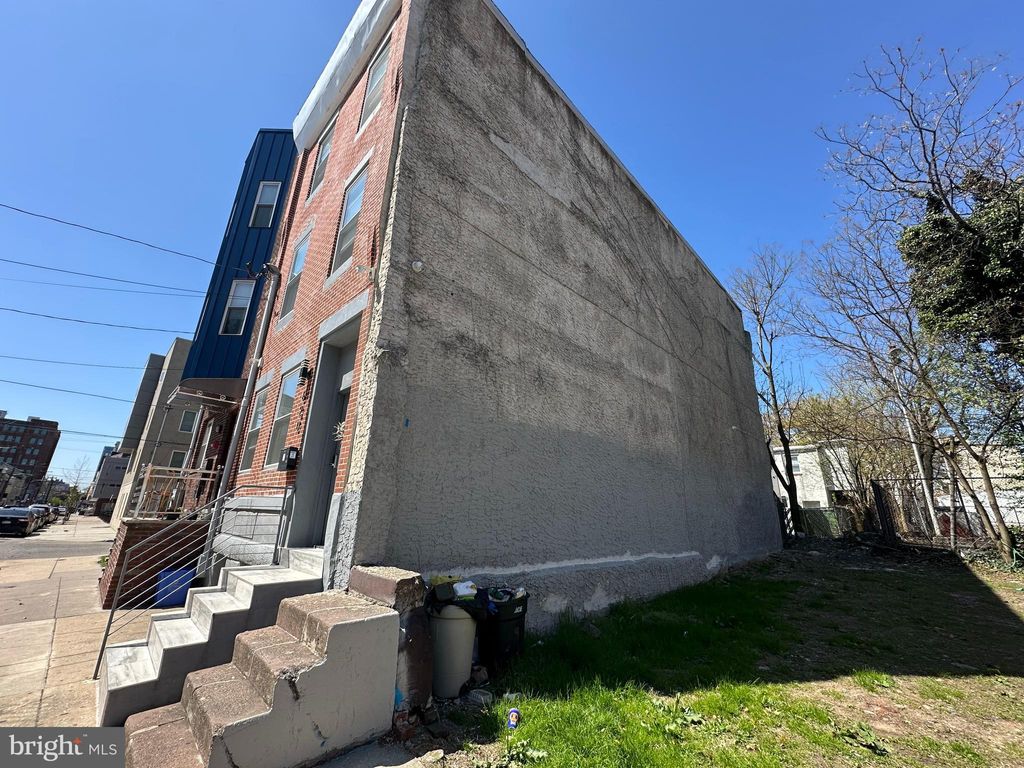 Photo of 620 N 10th Street, PHILADELPHIA, PA 19123 (MLS # PAPH2475208)
