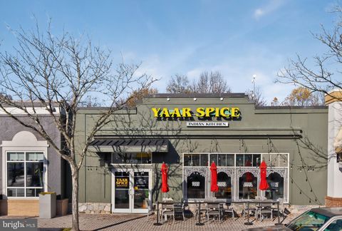 Photo of 9736 Traville Gateway Drive, ROCKVILLE, MD 20850 (MLS # MDMC2210074)