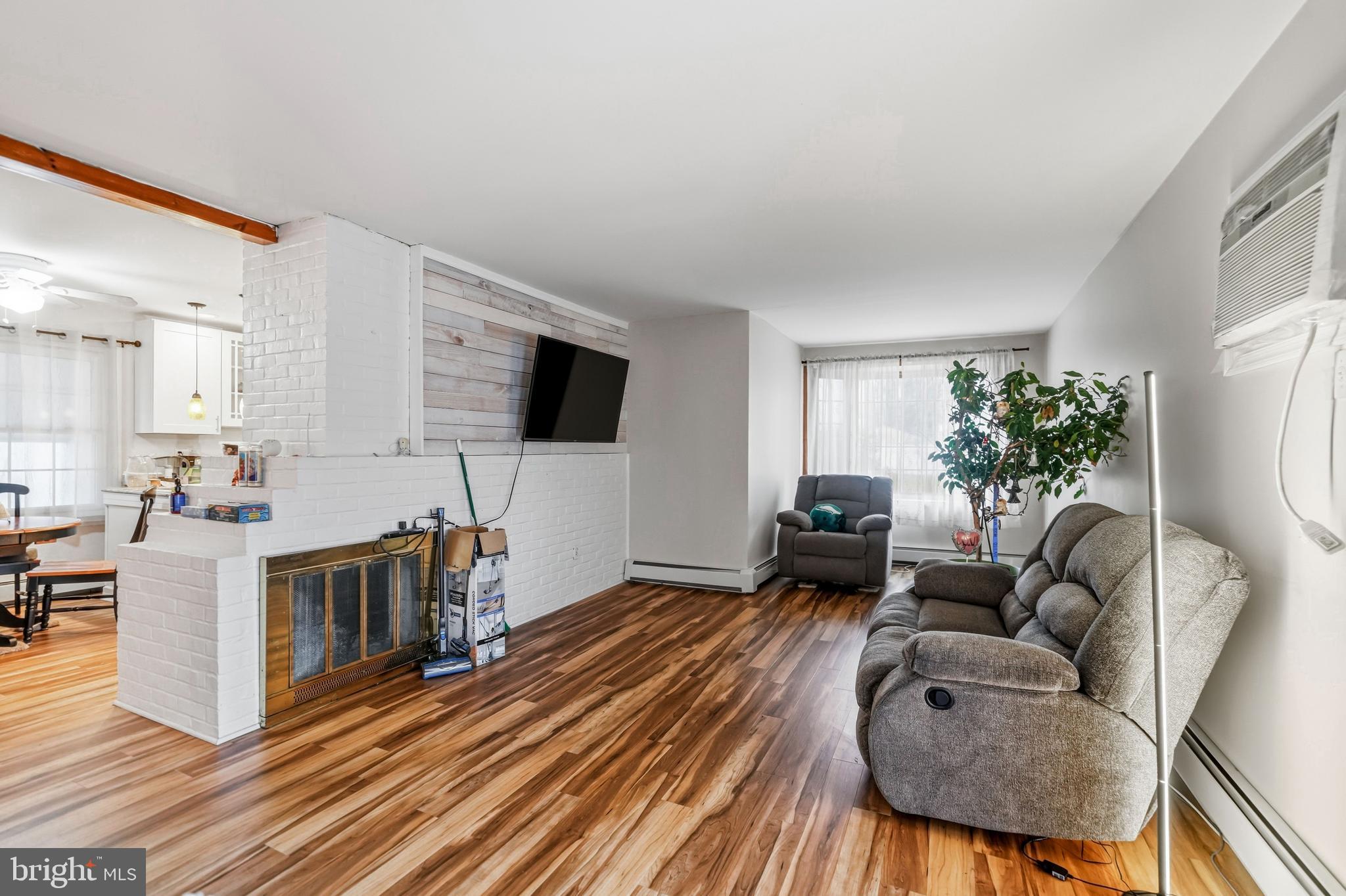 OAKTREE HOLLOW - Residential