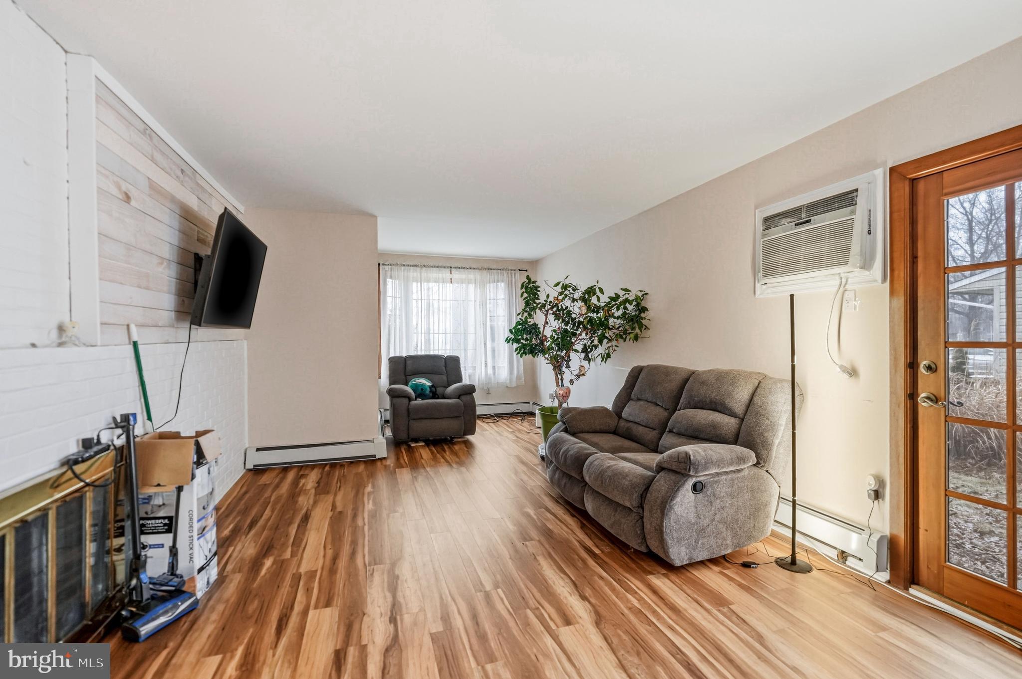 OAKTREE HOLLOW - Residential