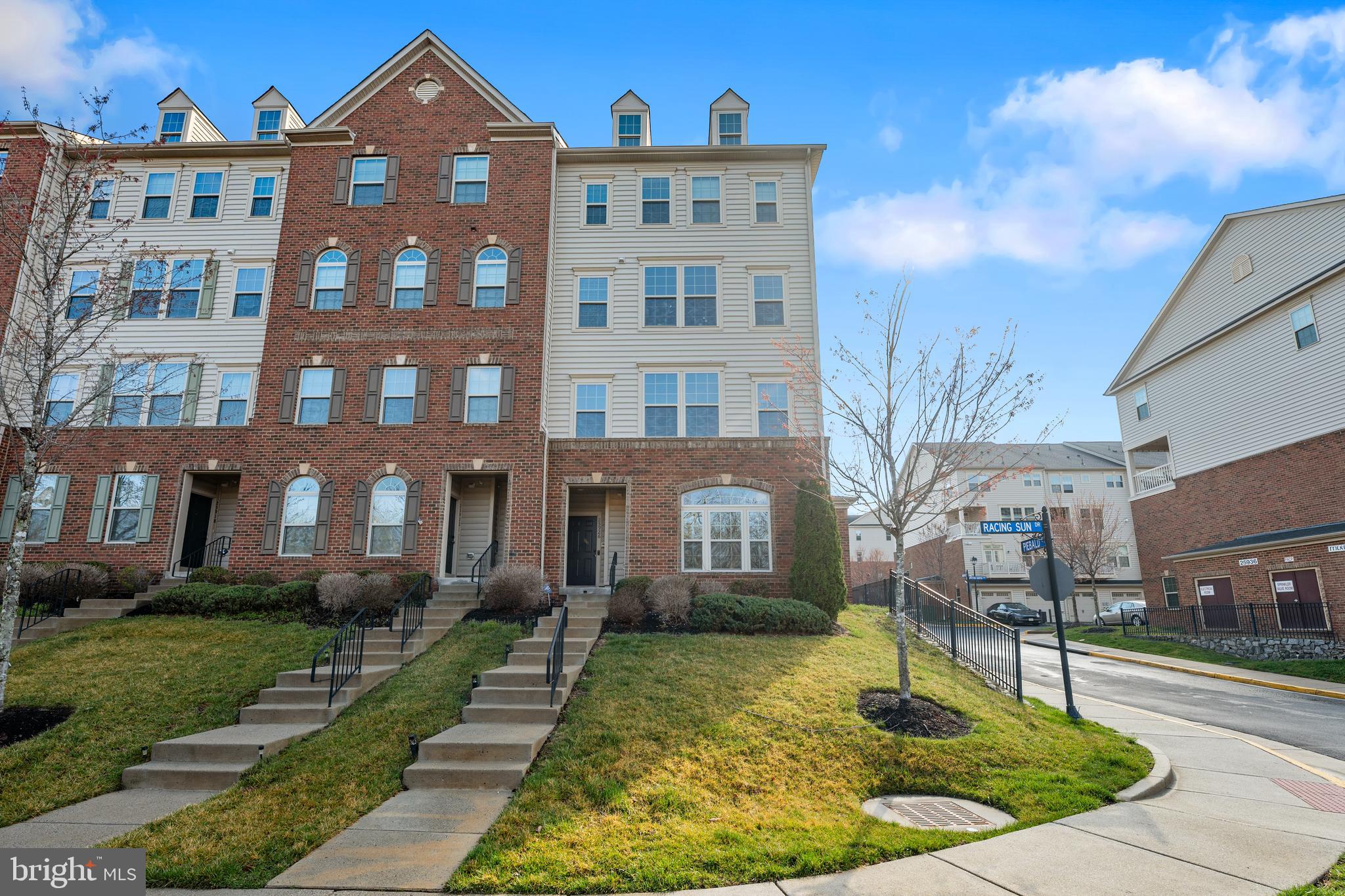 VIRGINIA MANOR - Residential