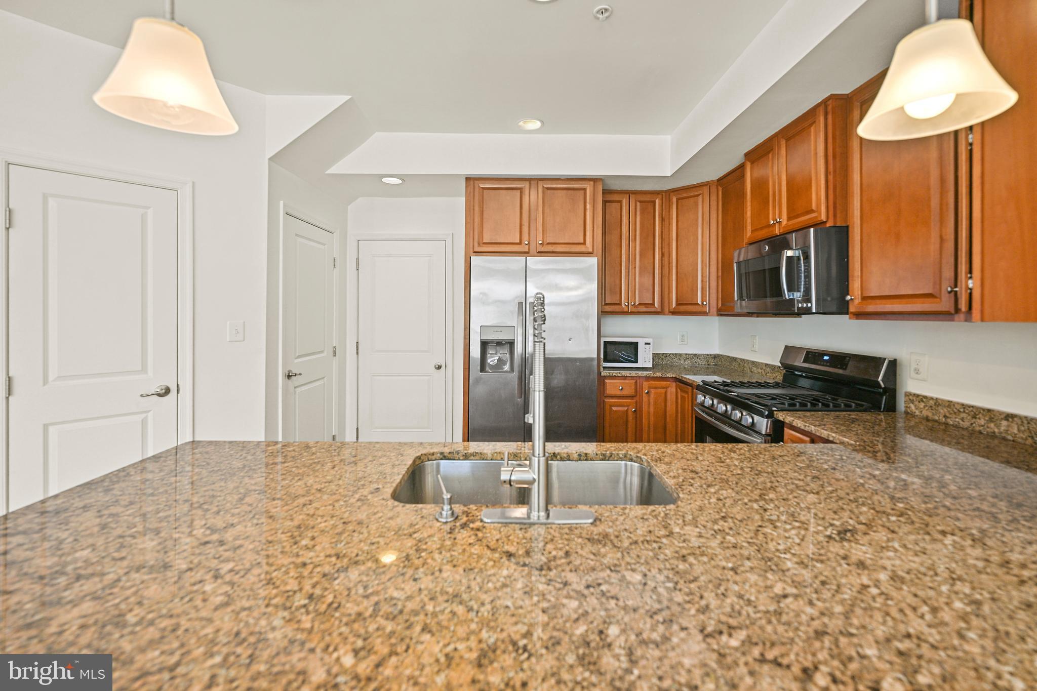 VIRGINIA MANOR - Residential