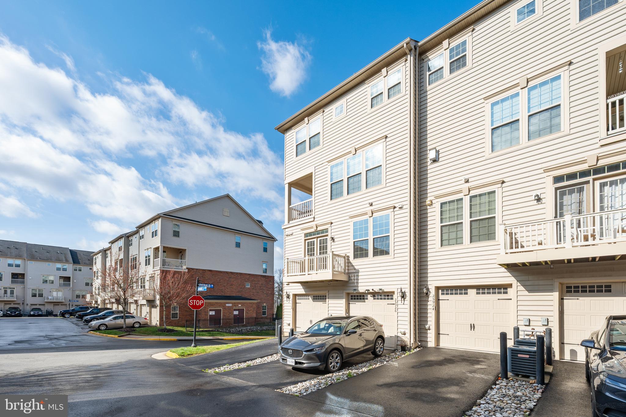 VIRGINIA MANOR - Residential