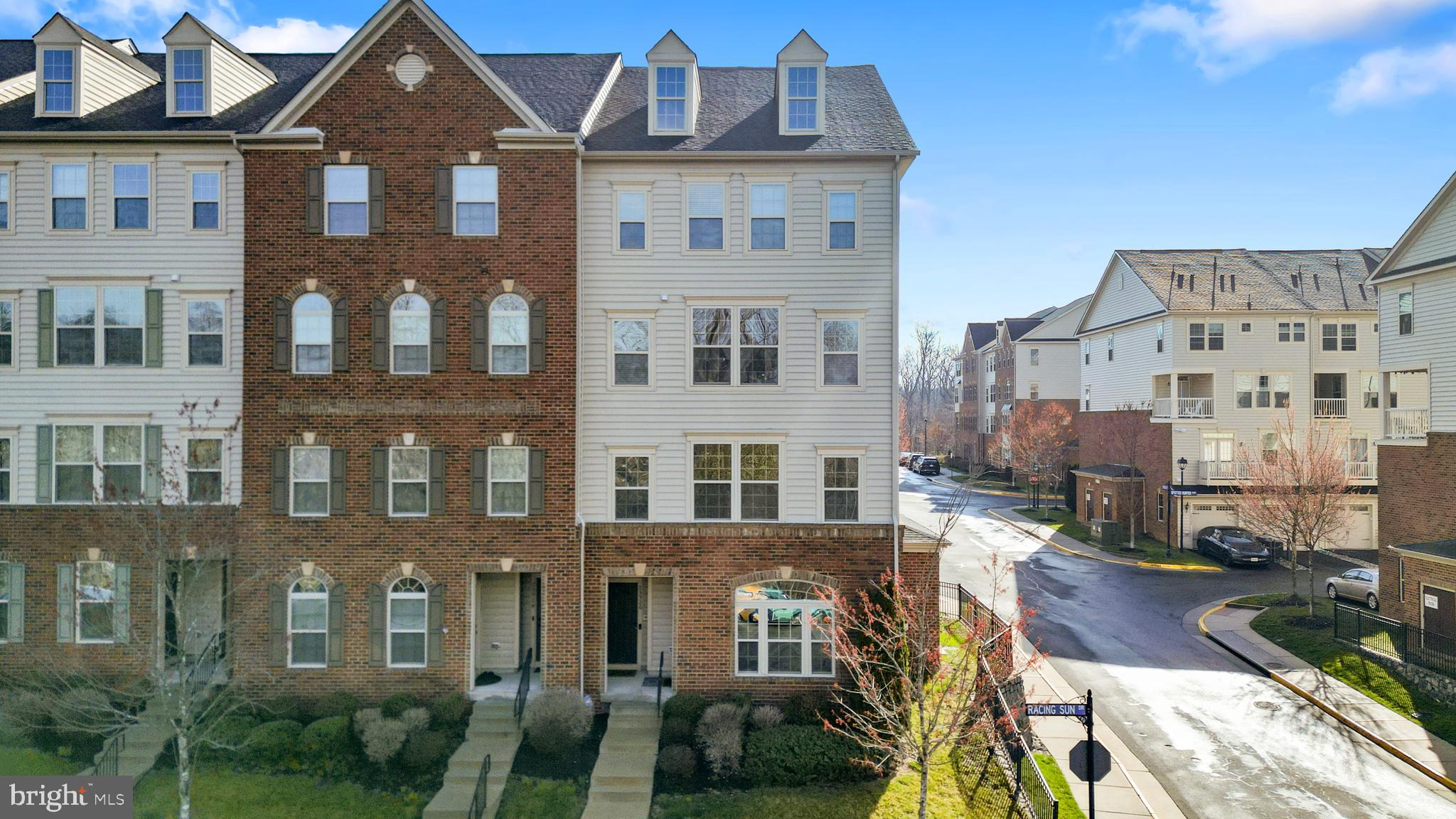 VIRGINIA MANOR - Residential