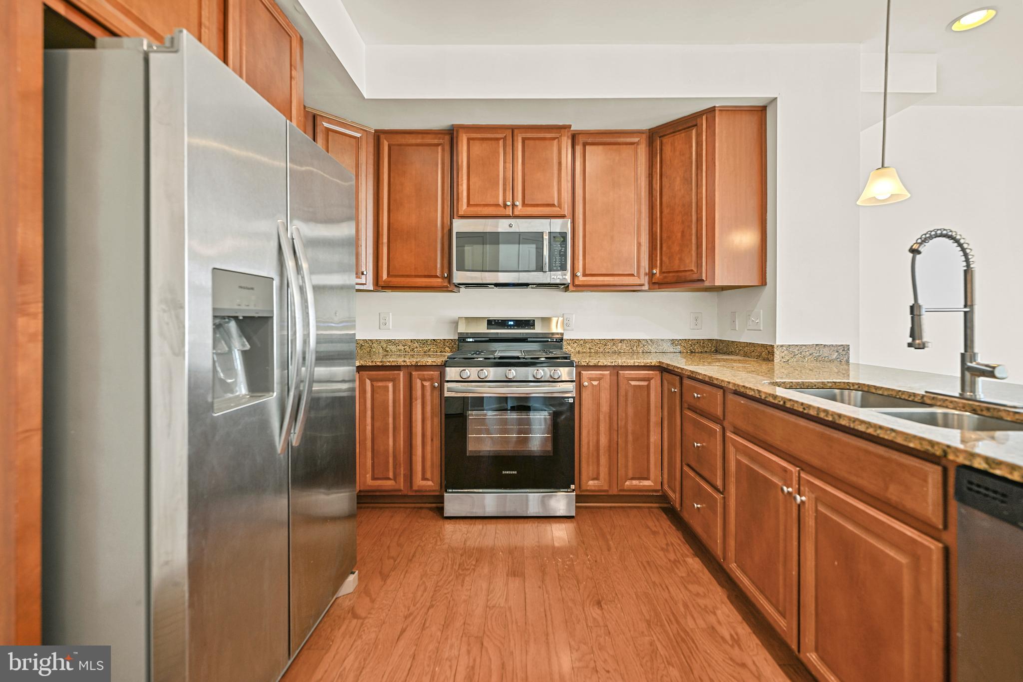 VIRGINIA MANOR - Residential