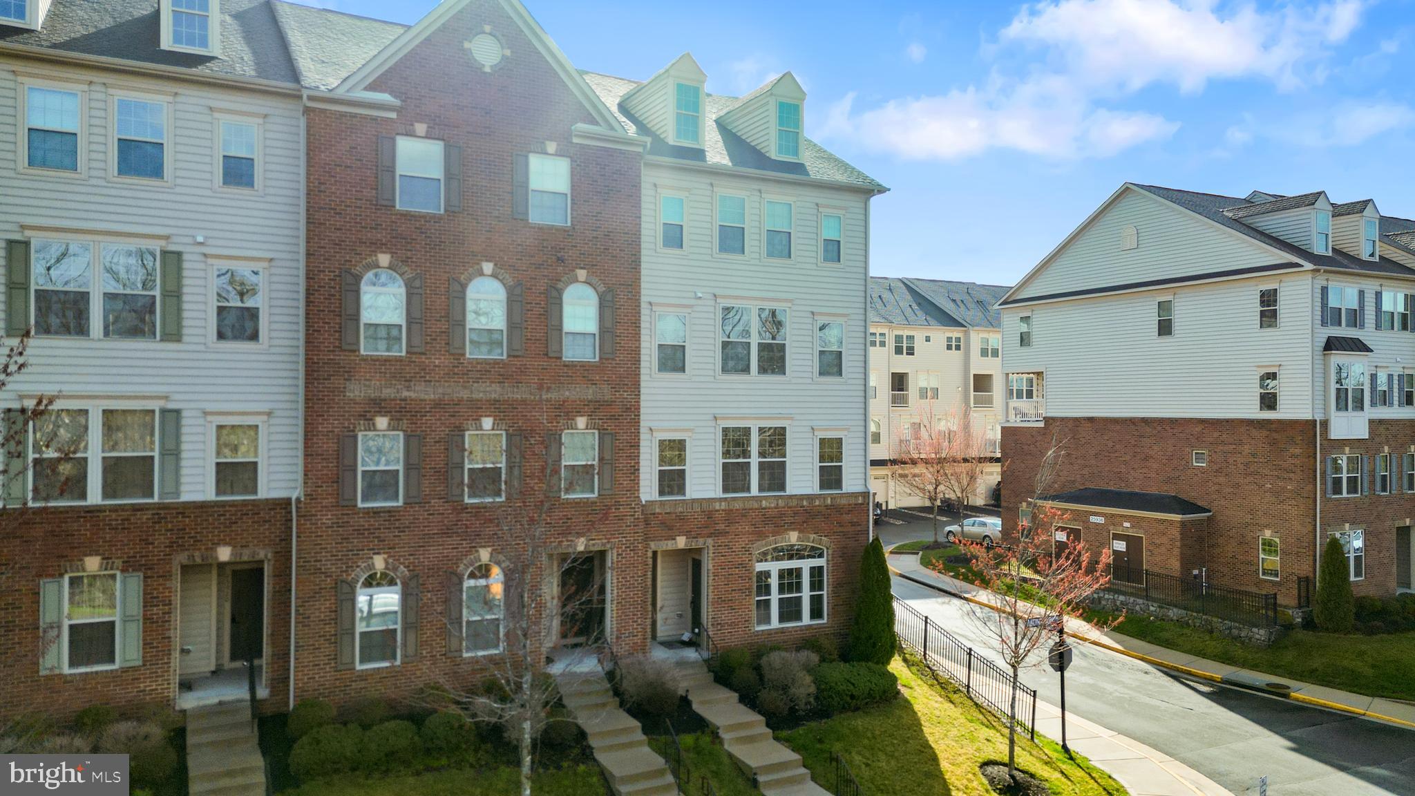 VIRGINIA MANOR - Residential