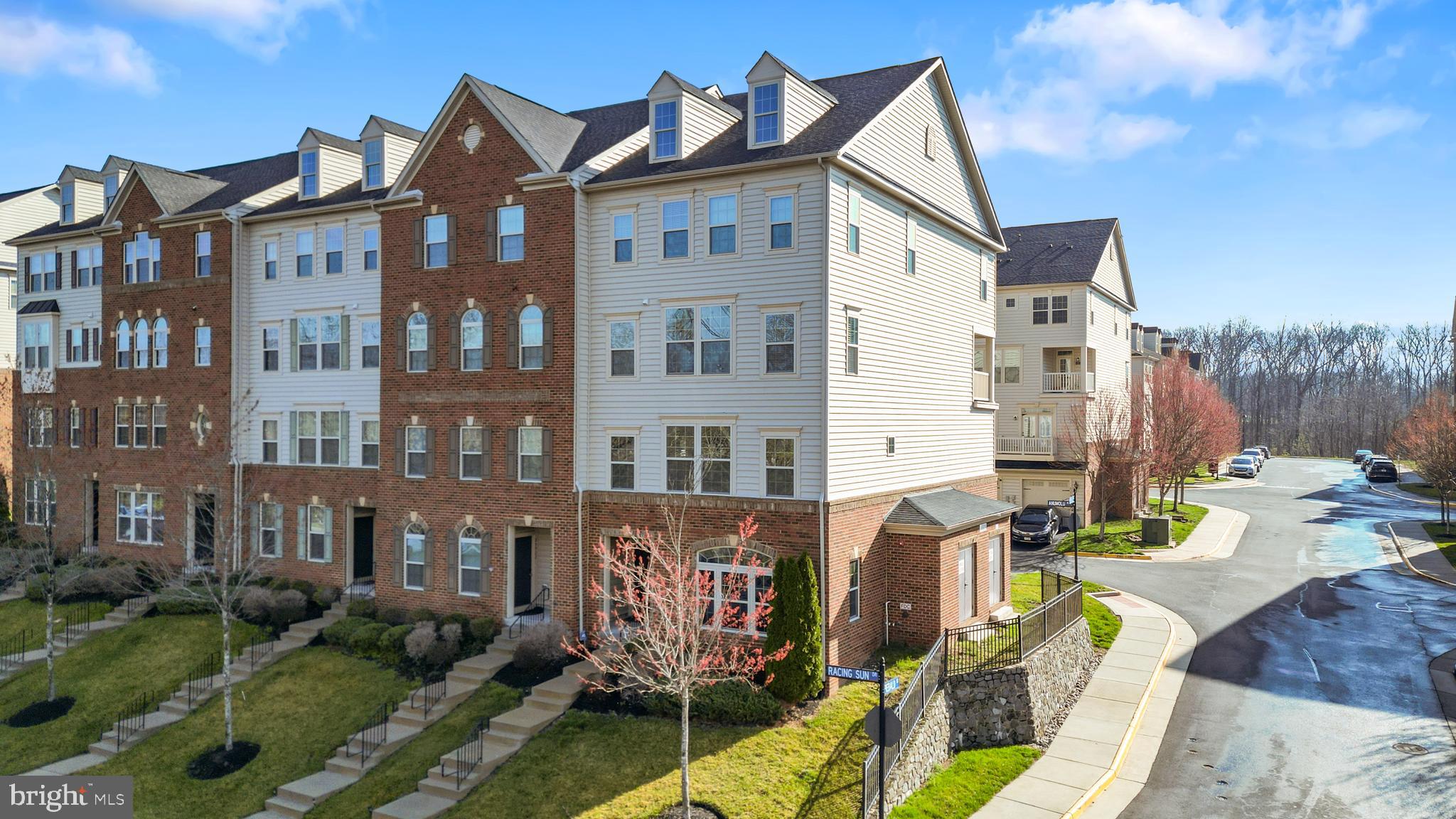 VIRGINIA MANOR - Residential